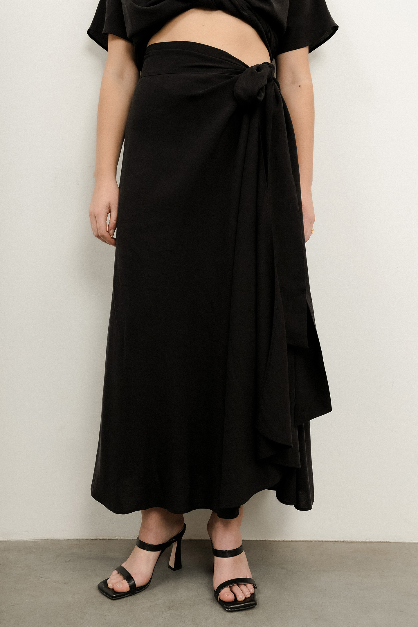 NATICA BLACK by VIVEH