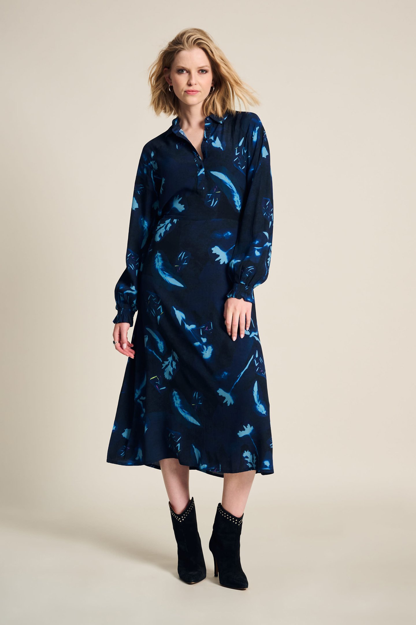 DRESS - FEATHERS AND FLORAL BLUE by POM Amsterdam
