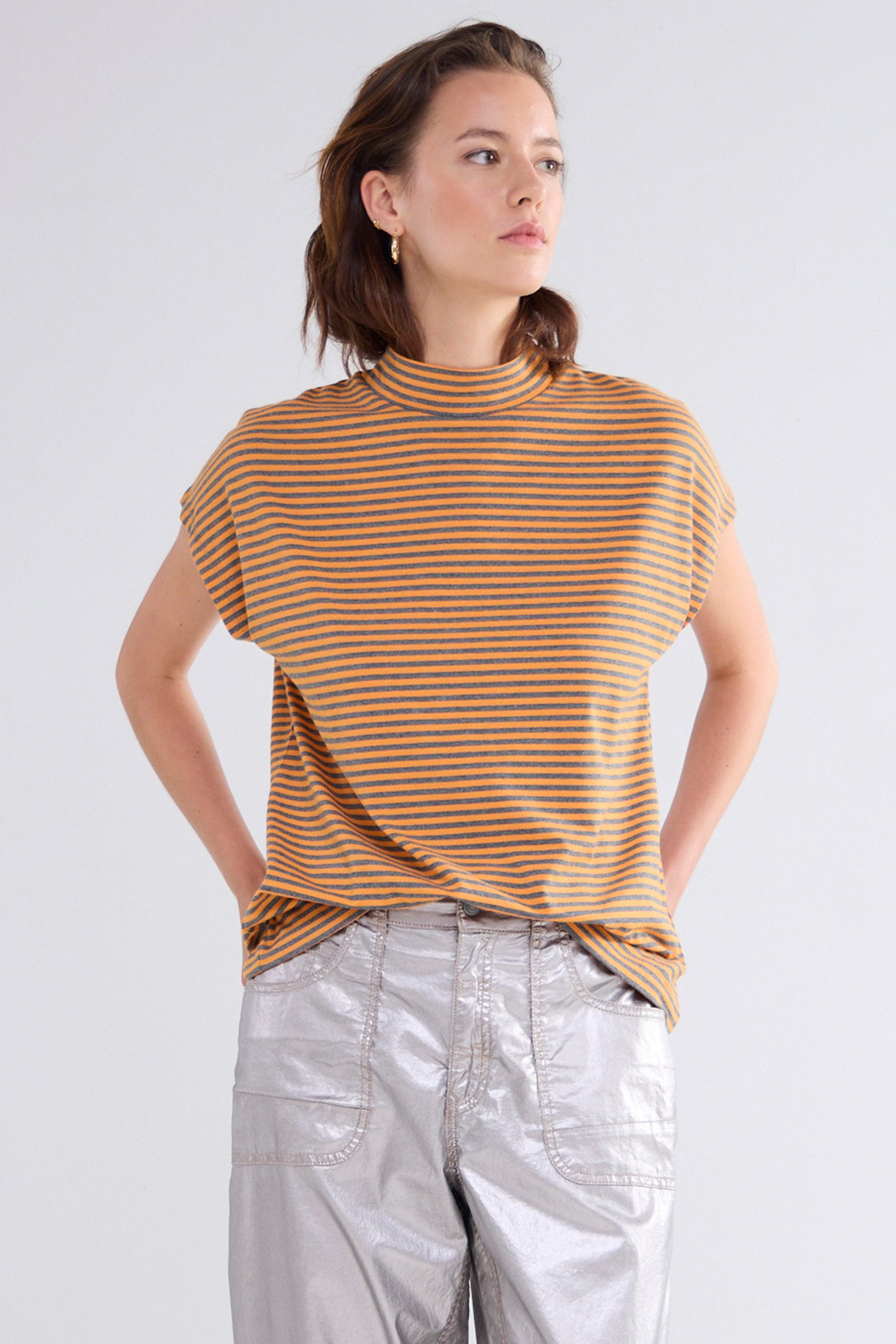 MOCK NECK TOP FINE STRIPE REDS by Summum Woman
