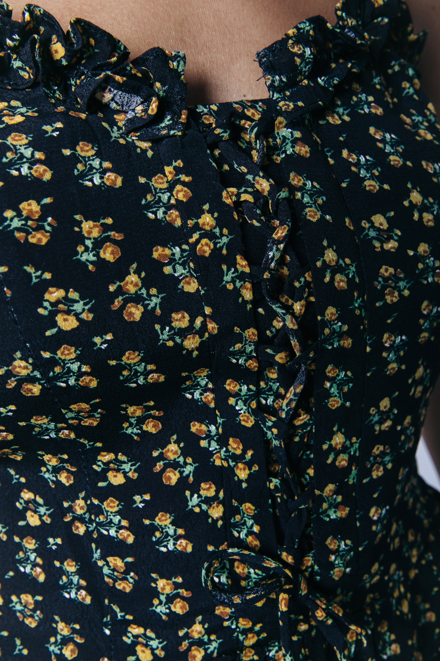 AGGY SMALL FLOWER LACE-UP TOP YELLOW 5
