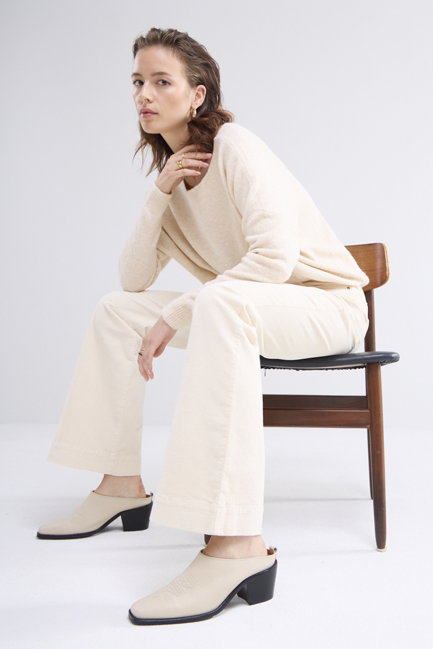 SLIM FLARED PANTS STRETCH BABY CORD WHITES 5