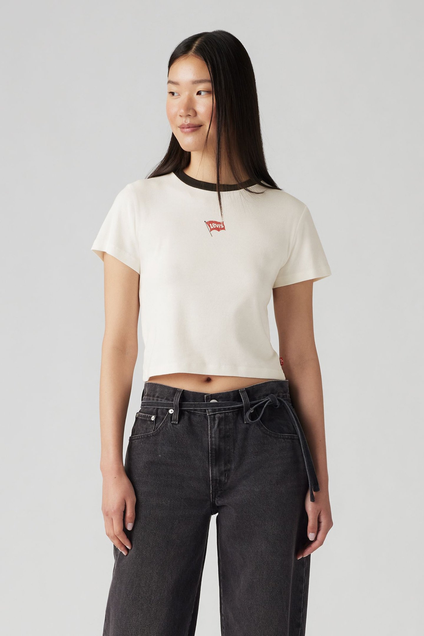 GR ESSENTIAL SPORTY TEE MINI FLAG EGRET 1