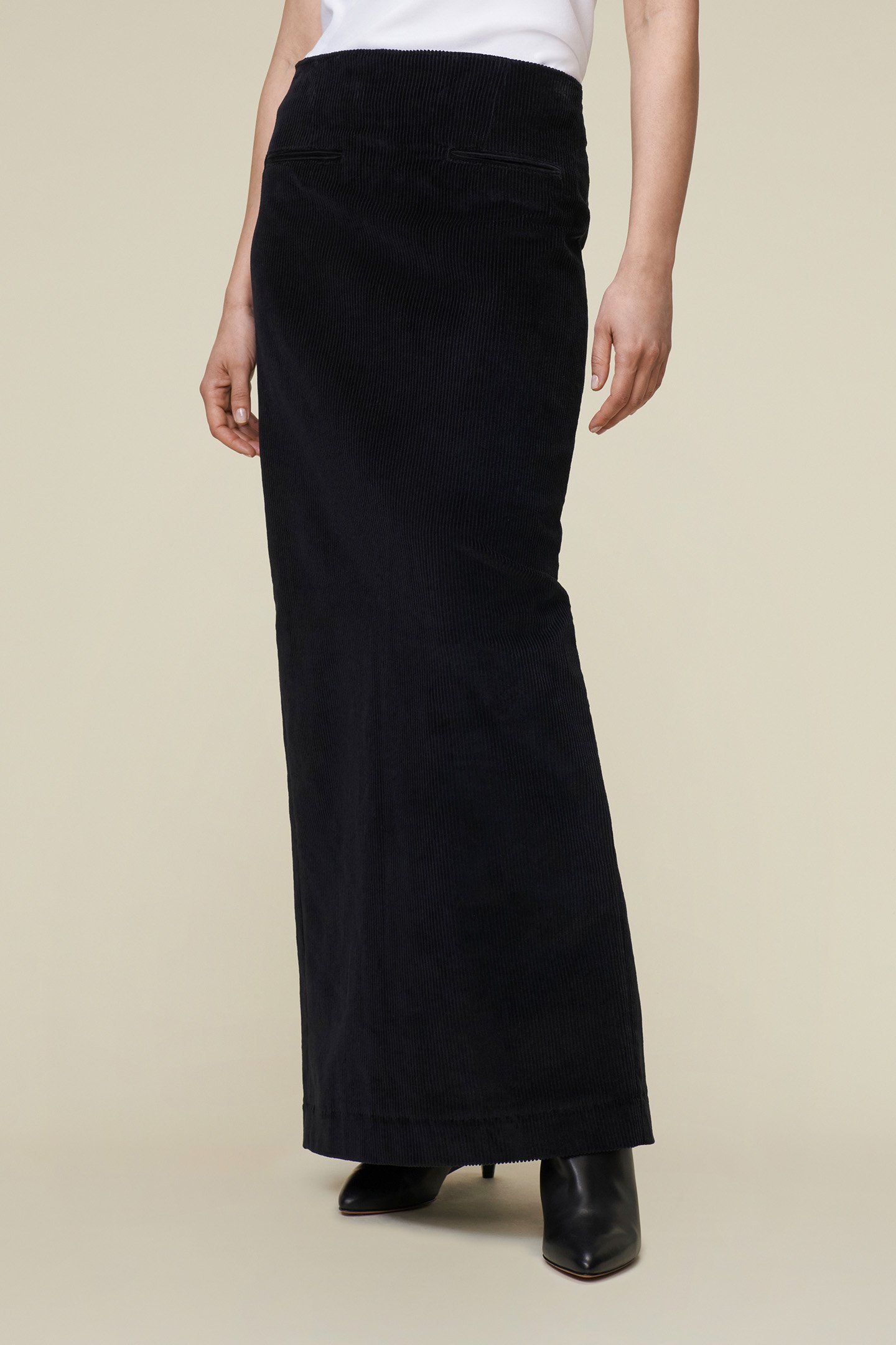 NEW SKARLETT BLACK by Lois