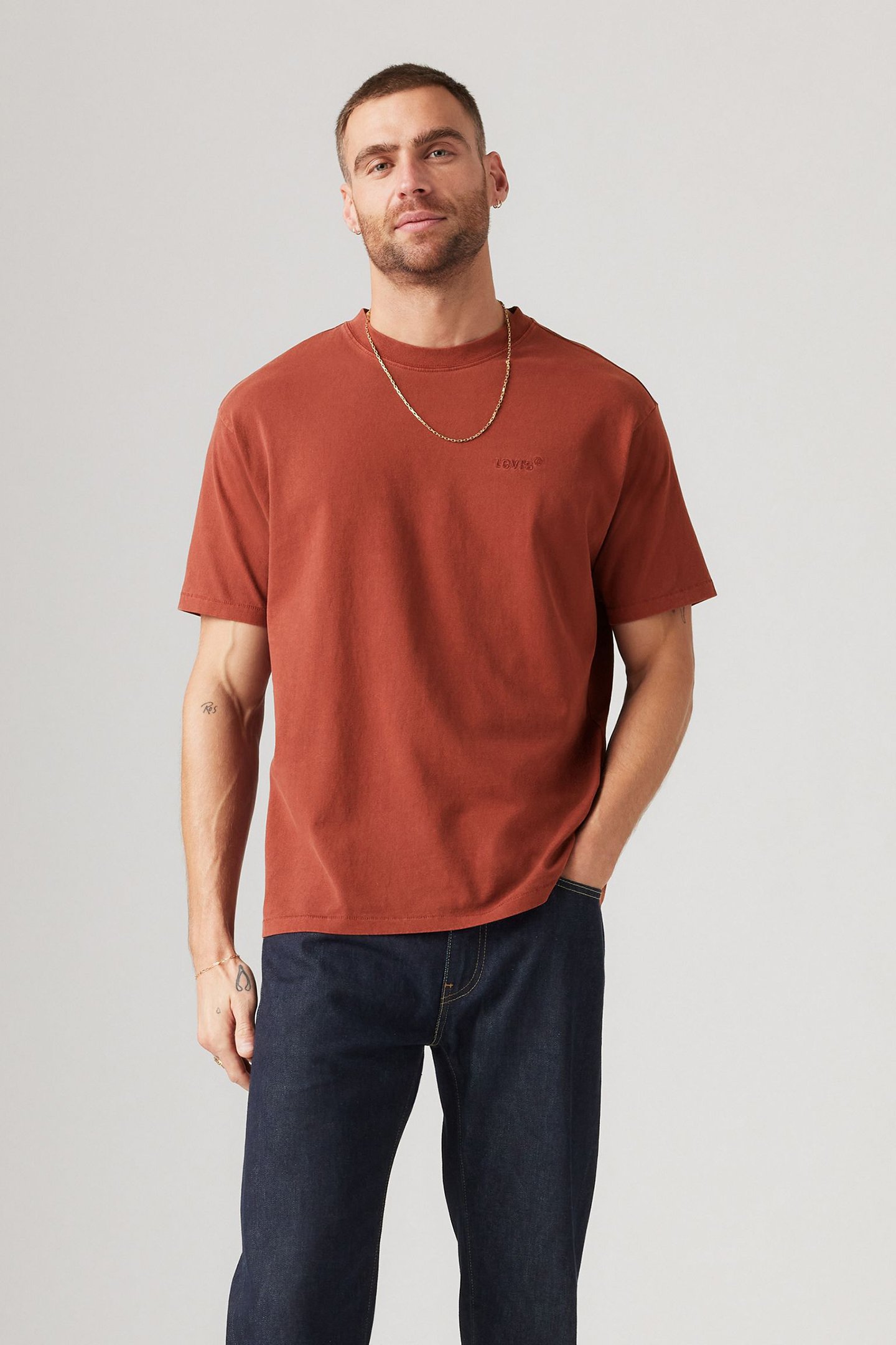 RED TAB VINTAGE TEE GARMENT DYE RED PAINT by Levi's