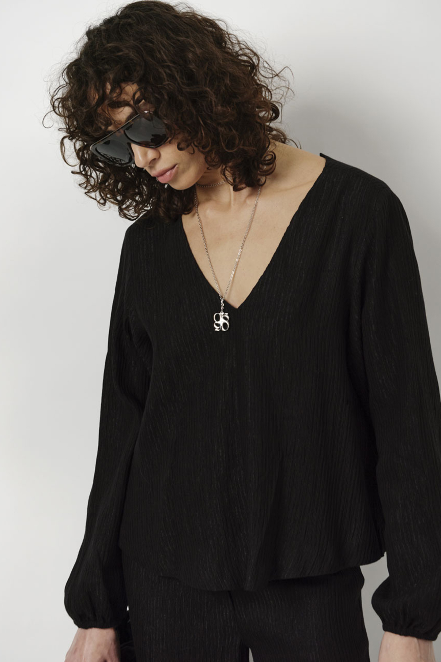 STARDOM V-NECK TOP RAVEN 4