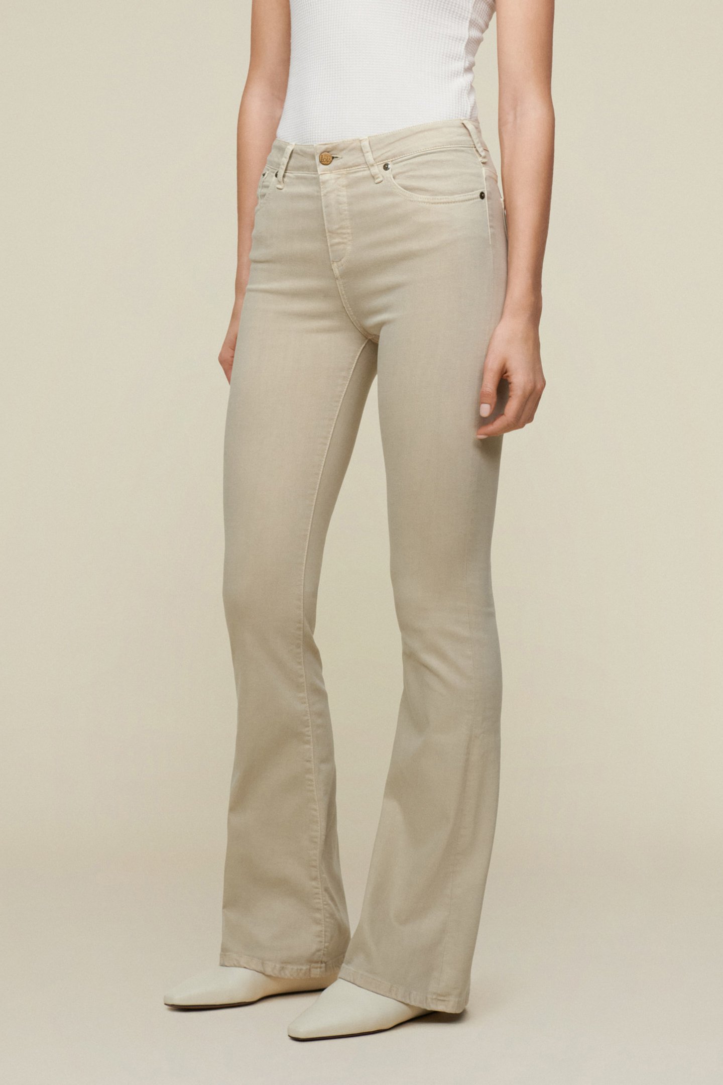 RAVAL 16 DESERT SAND by Lois