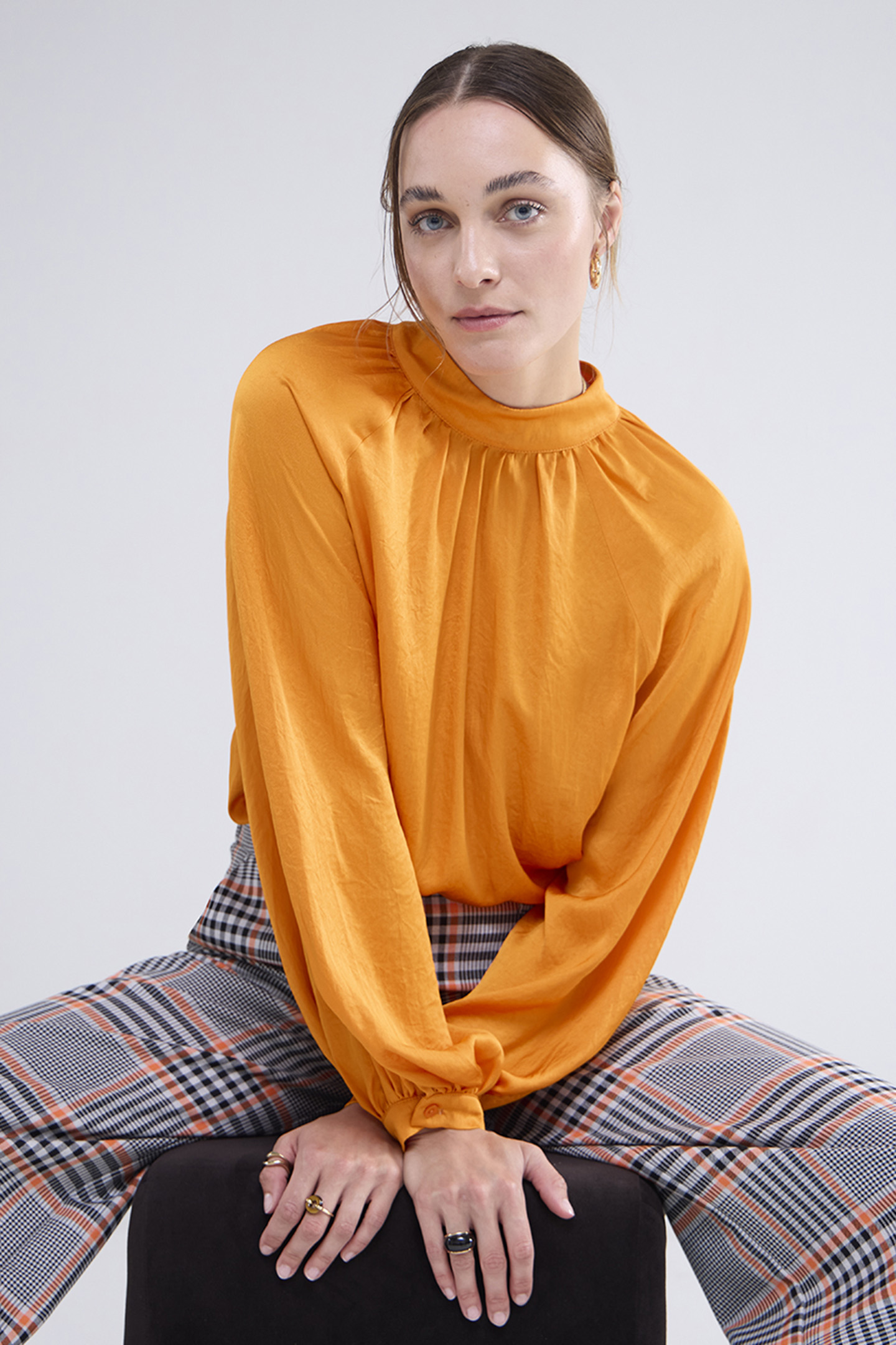 TOP HIGH NECK SILKY TOUCH REDS 3