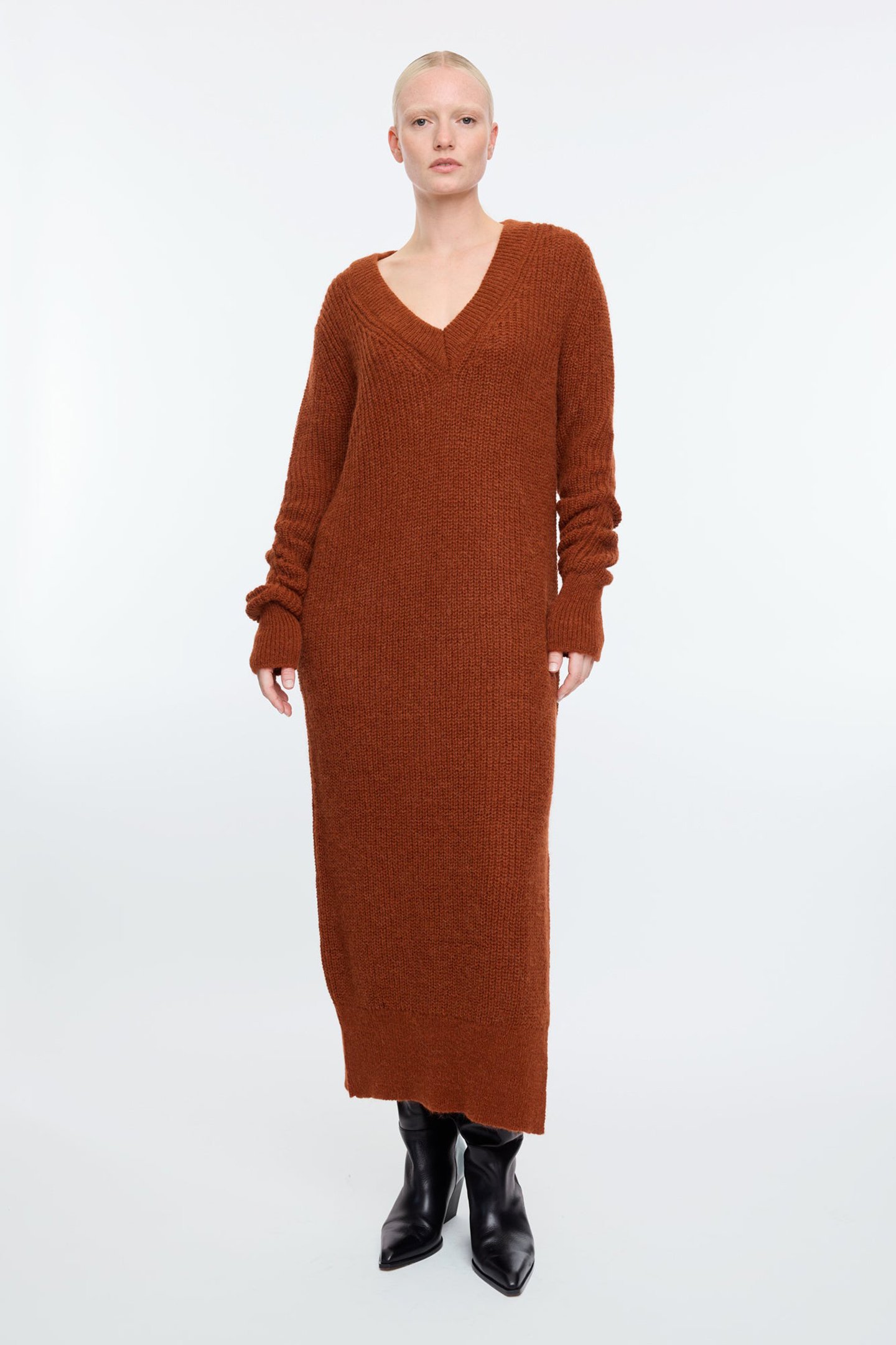 WOOL MAXI DRESS V-NECK HENNA by Vanilia