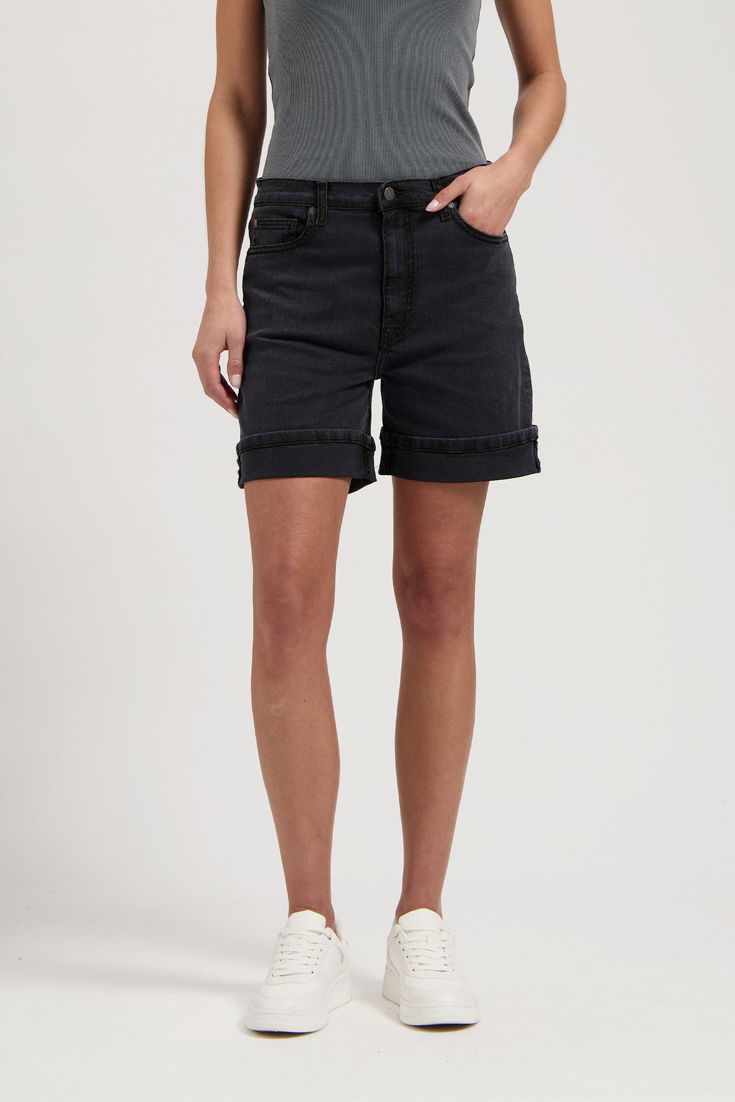 LUNA MID SHORT - BLACK VINTAGE BLACK VINTAGE by Mud Jeans