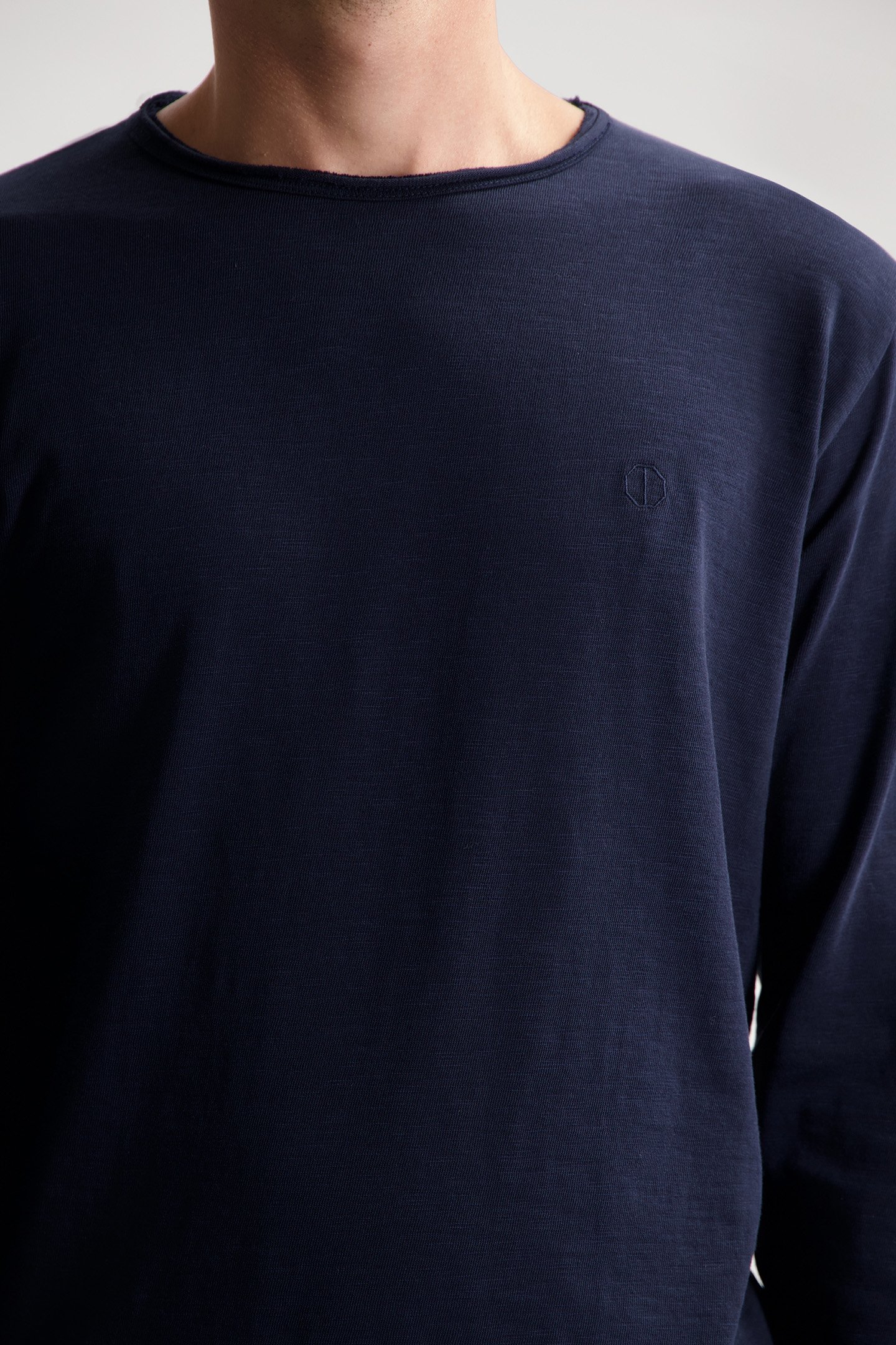 DS_NEWMAN CREWNECK DK. NAVY 5