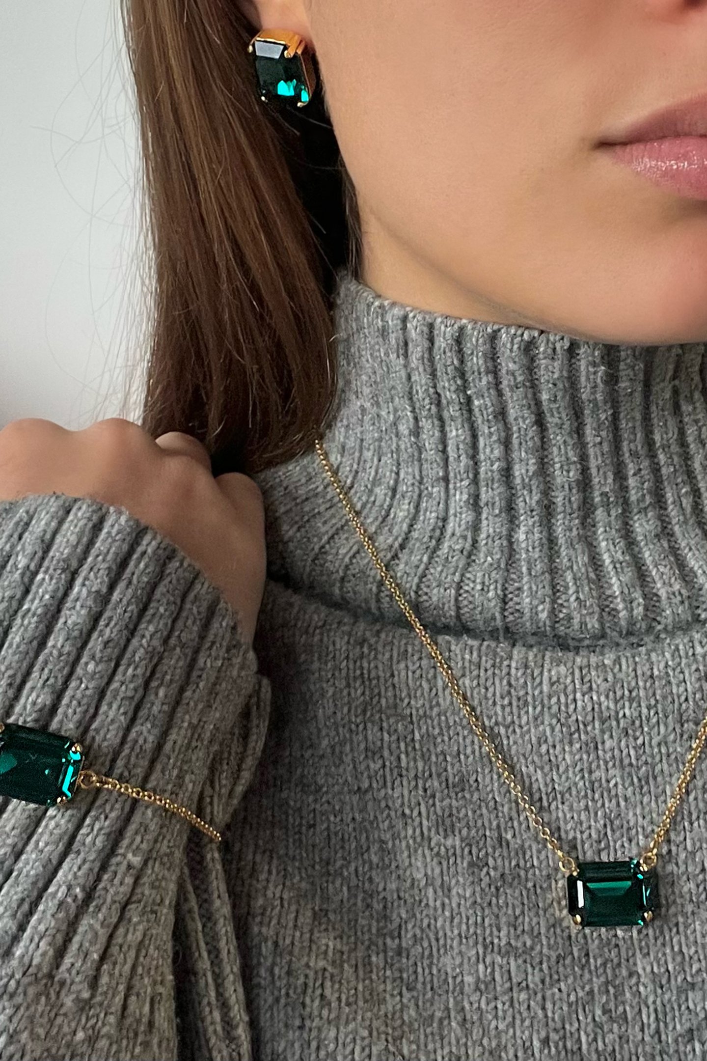 LADY DI EARRINGS EMERALD GREEN 2