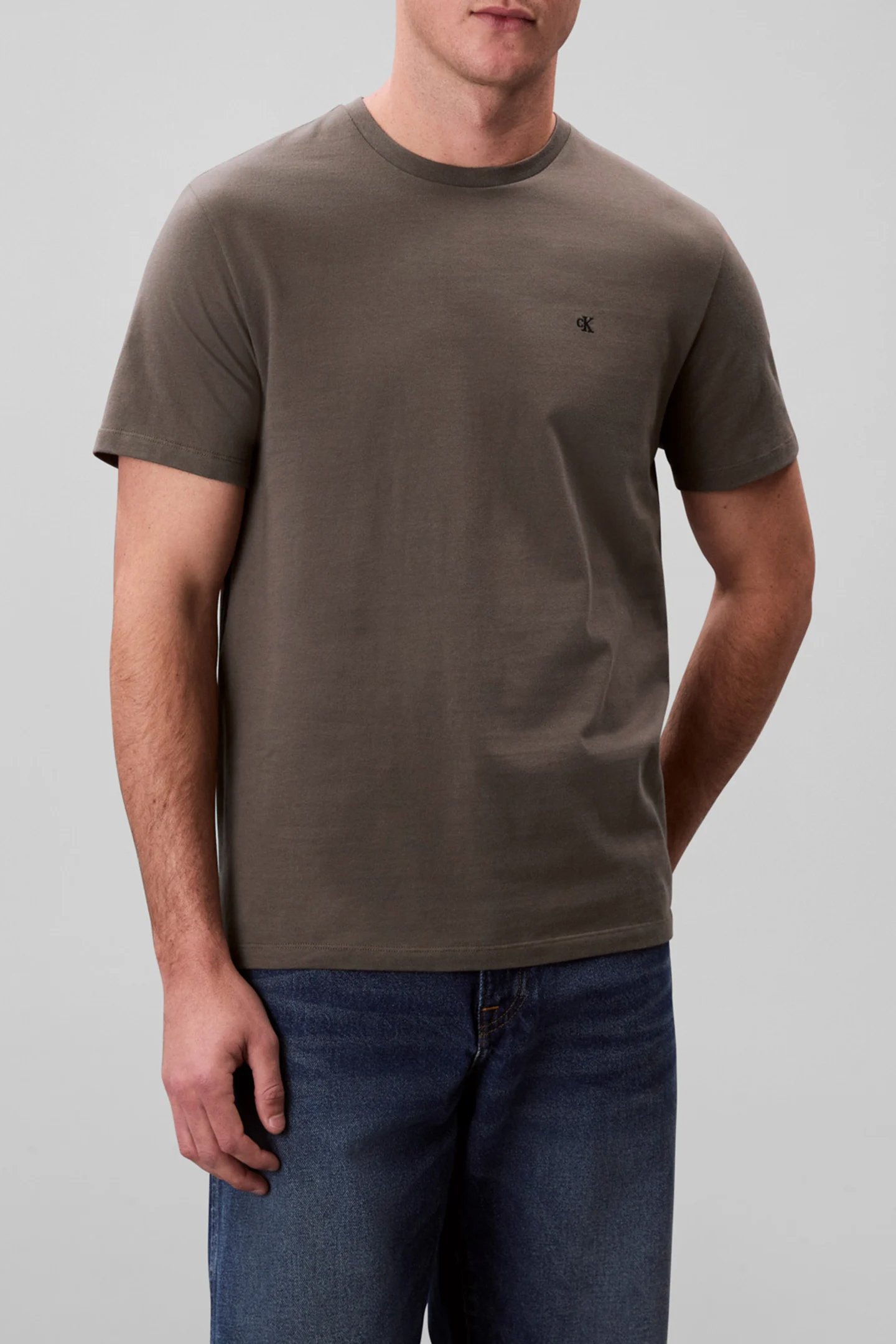 SS SMOOTH CTTN SOLID MOREL by Calvin Klein