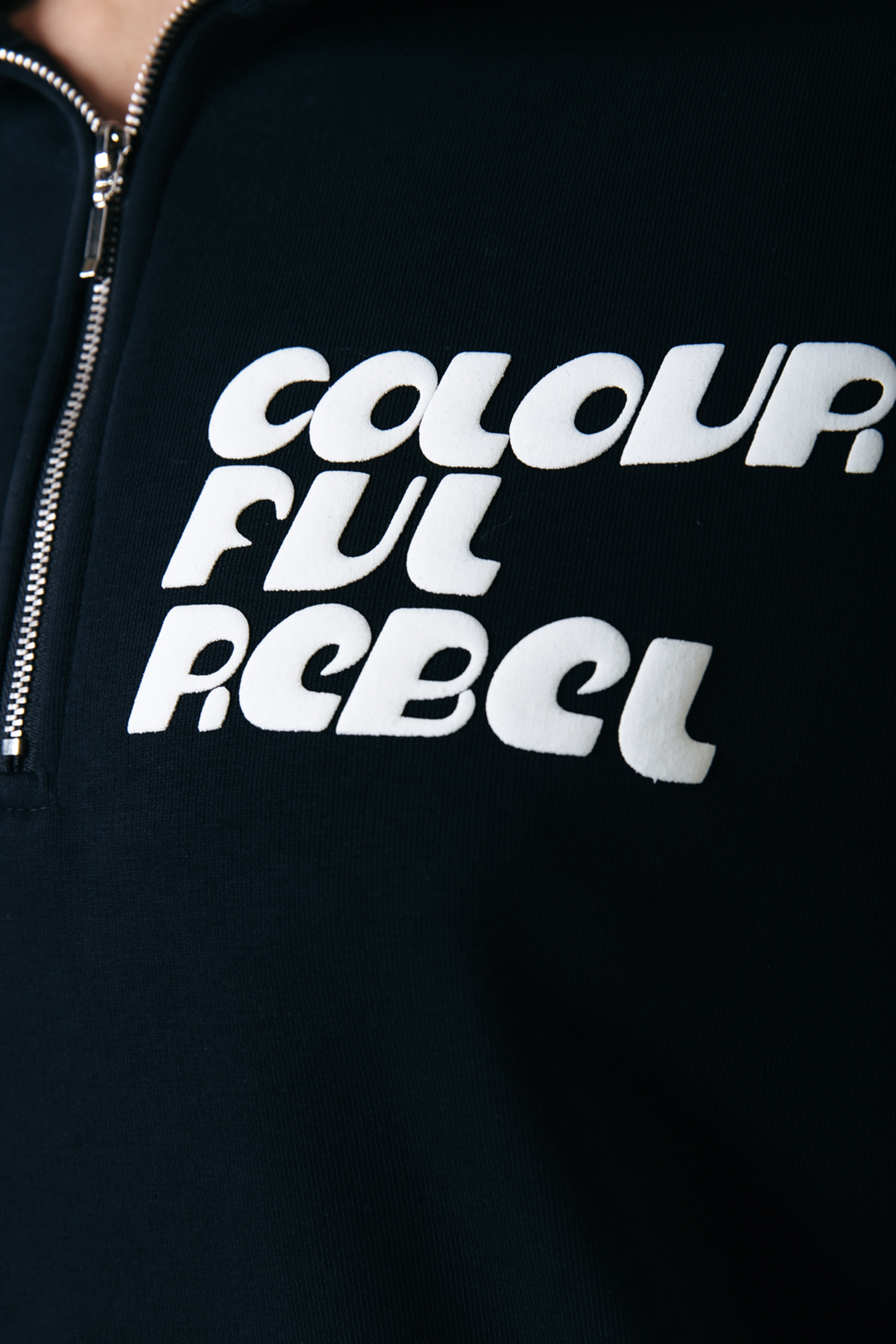 UNI LOGO RELAXED ZIP SWEAT BLACK 3