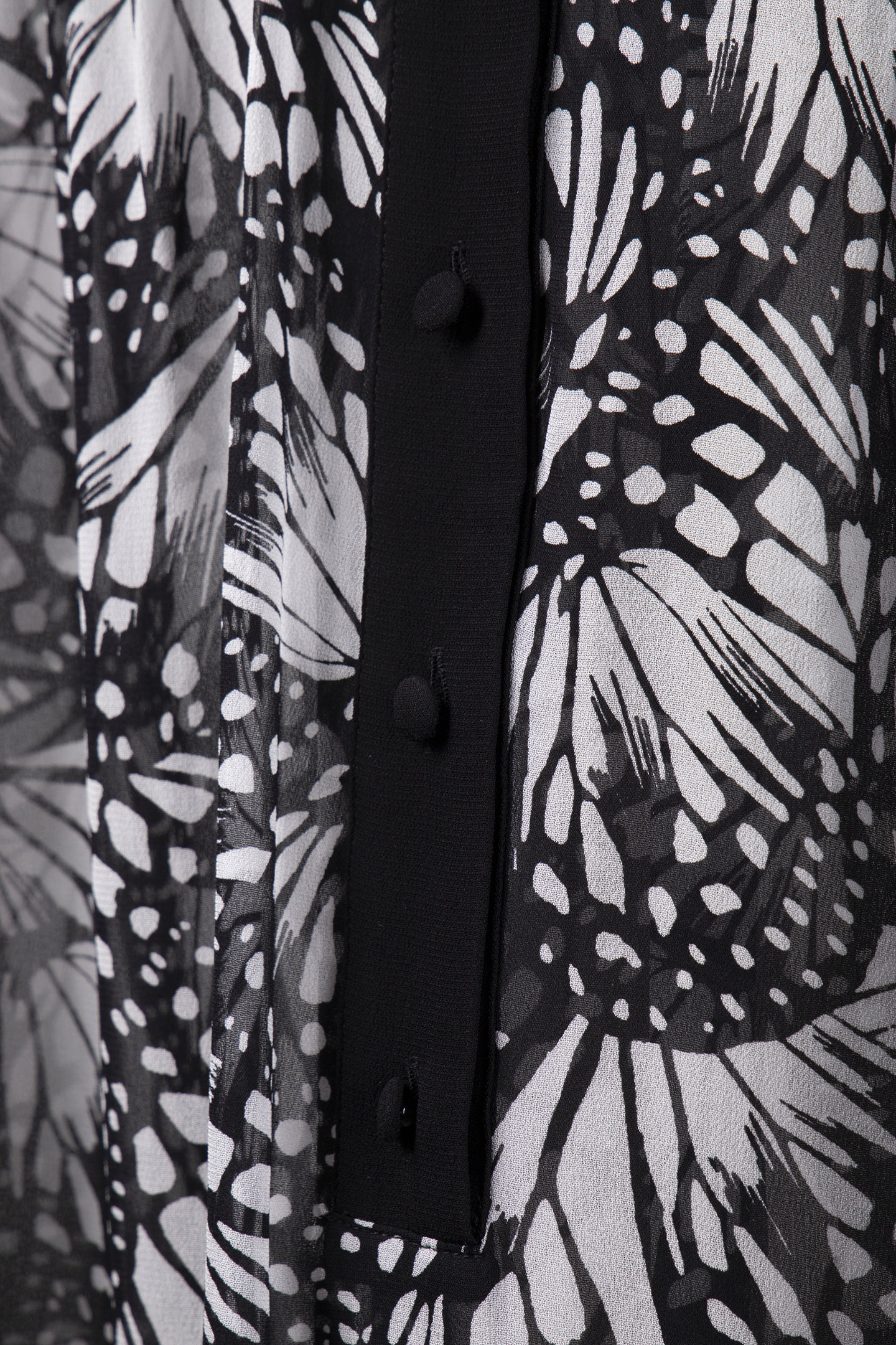 ML BUTTONED TOP WITH RUFFLE AT THE COLLAR BLACK WHITE 4