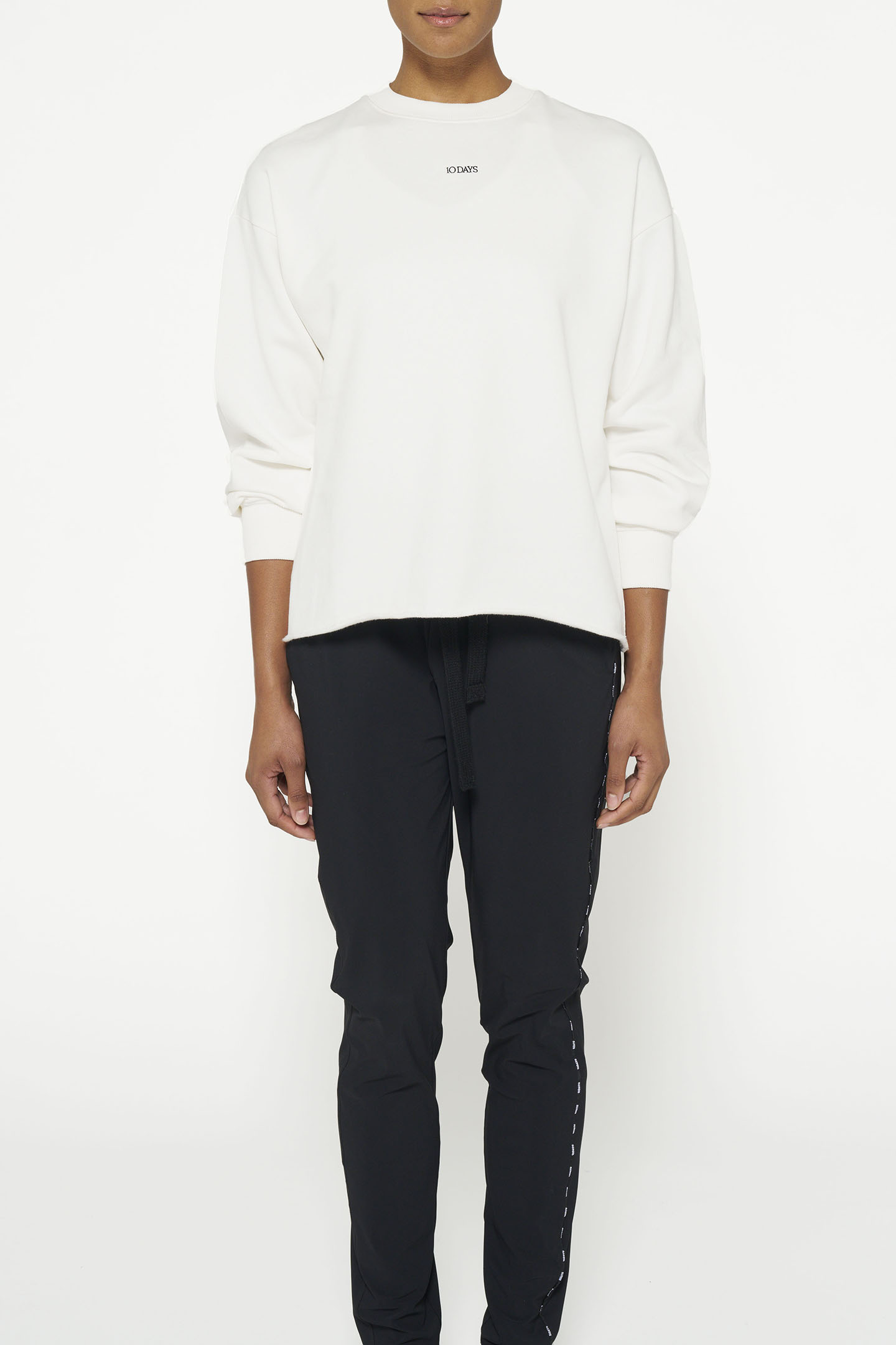 THE SWEATER LOGO ECRU 1