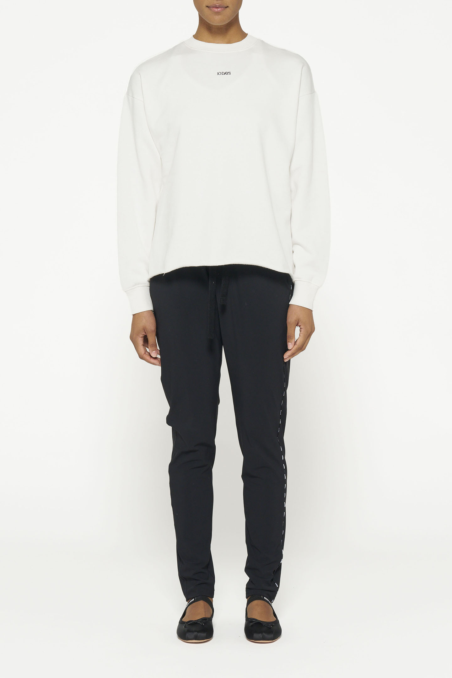 THE SWEATER LOGO ECRU 3