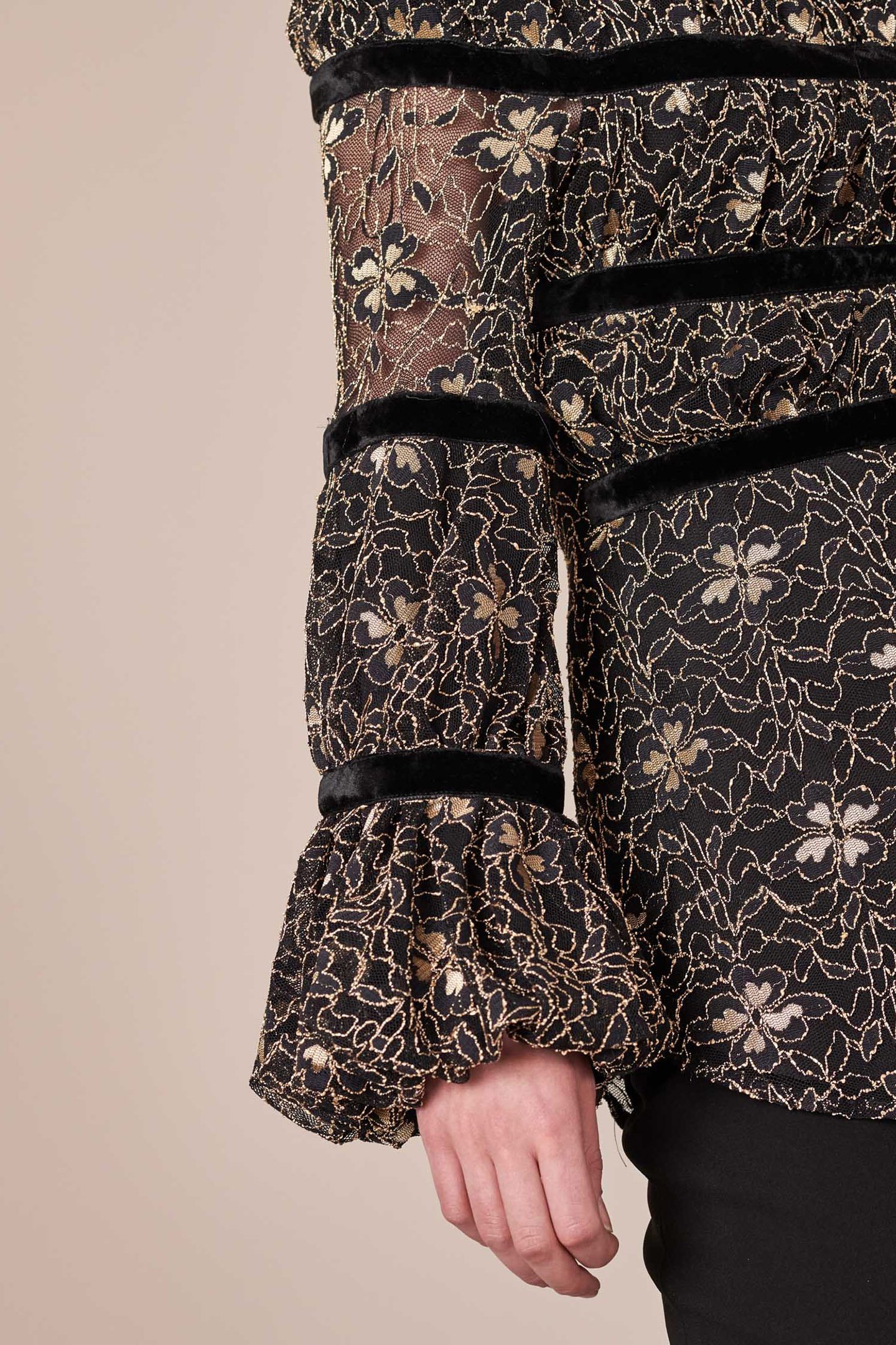 LARINA BLOUSE BLACK 4