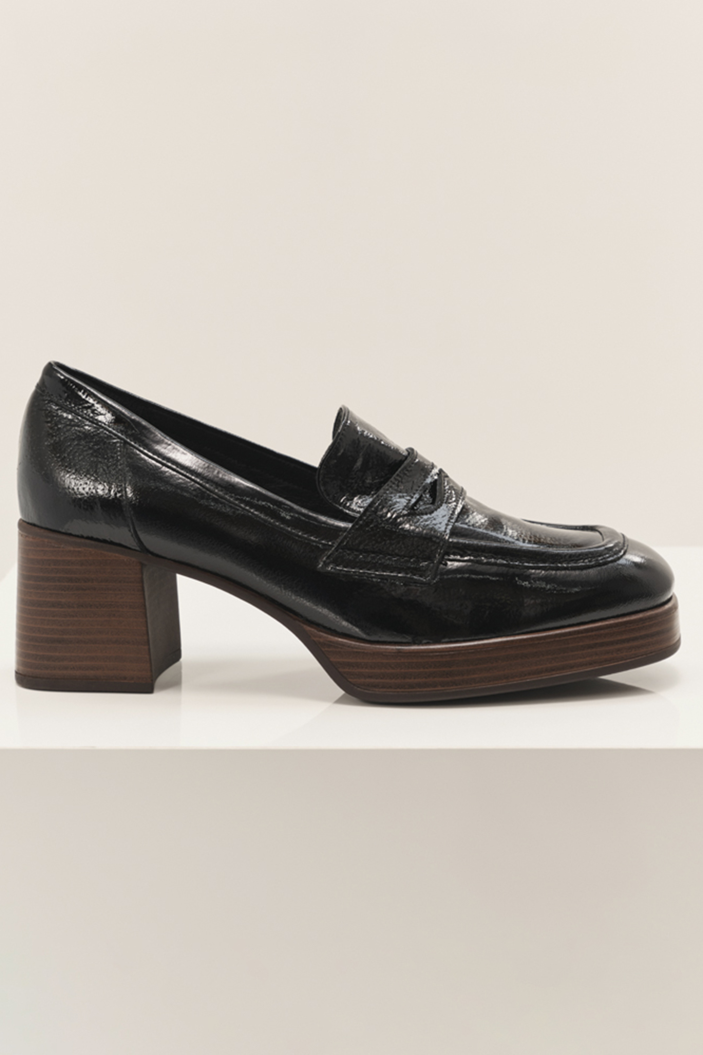 OKIWI BLACK PATENT LEATHER HEELED LOAFERS 1