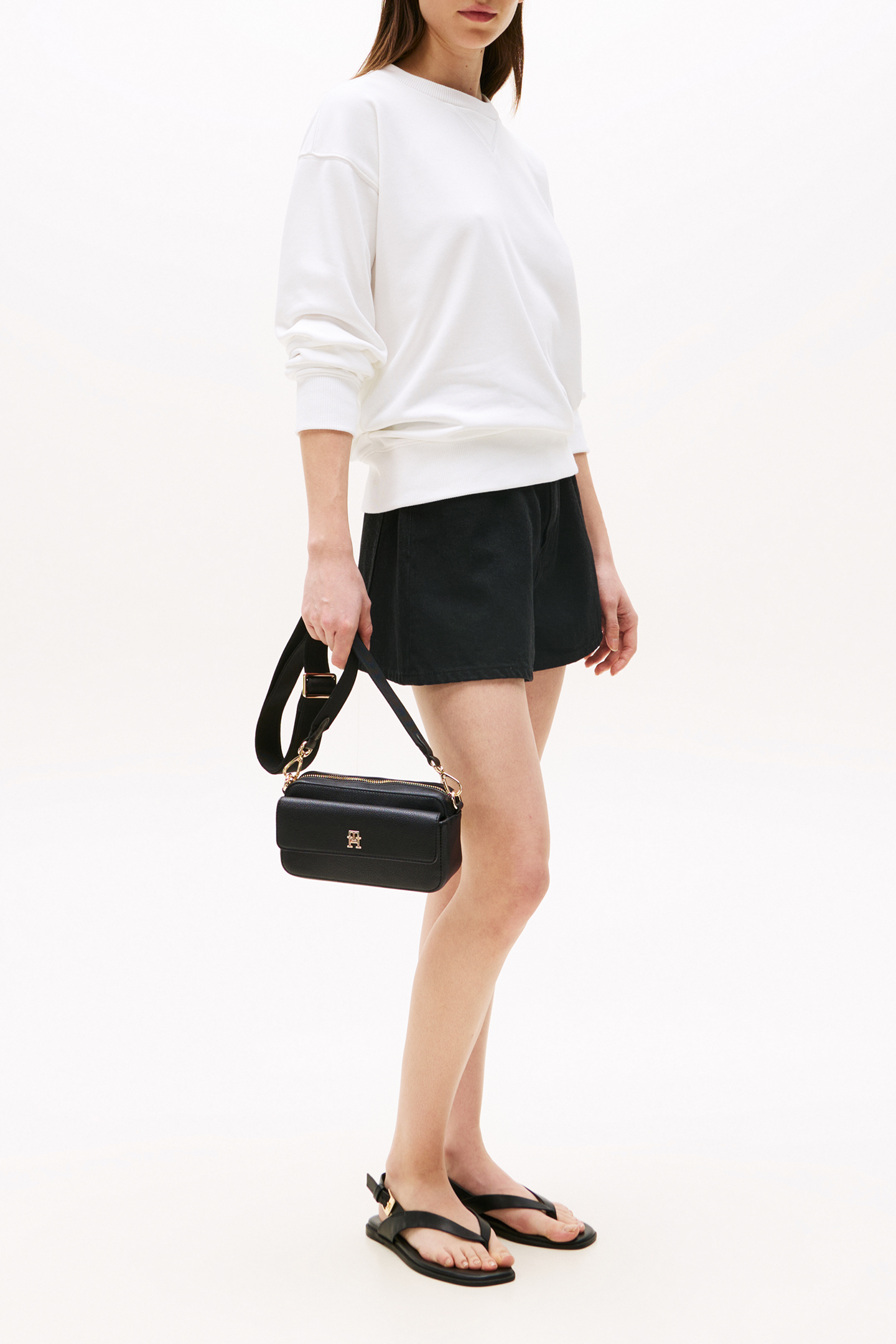 TH DISTINCT CAMERA BAG BLACK 2