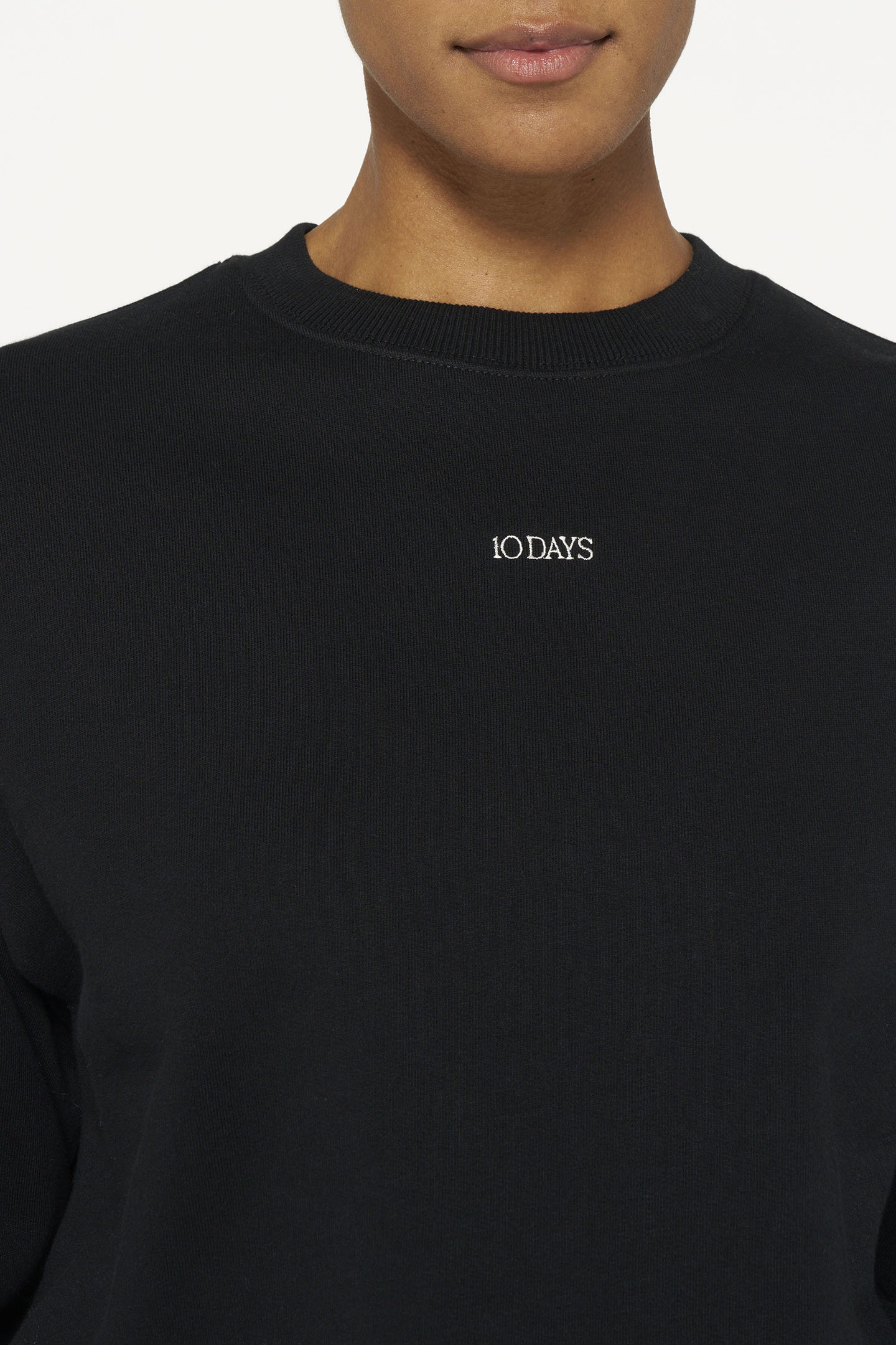 THE SWEATER LOGO BLACK 6