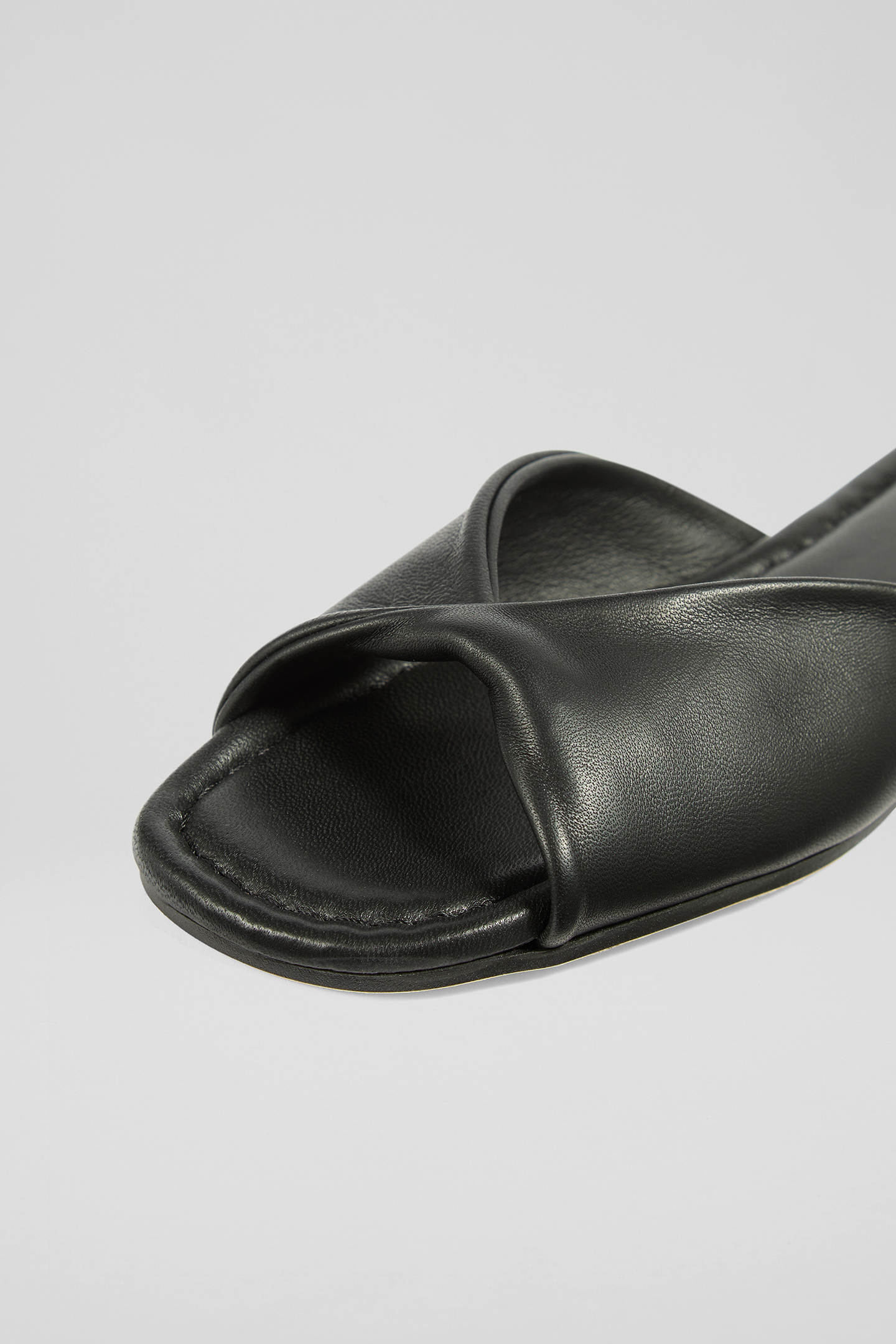 FLS CORA TWIST FRONT BLACK 4