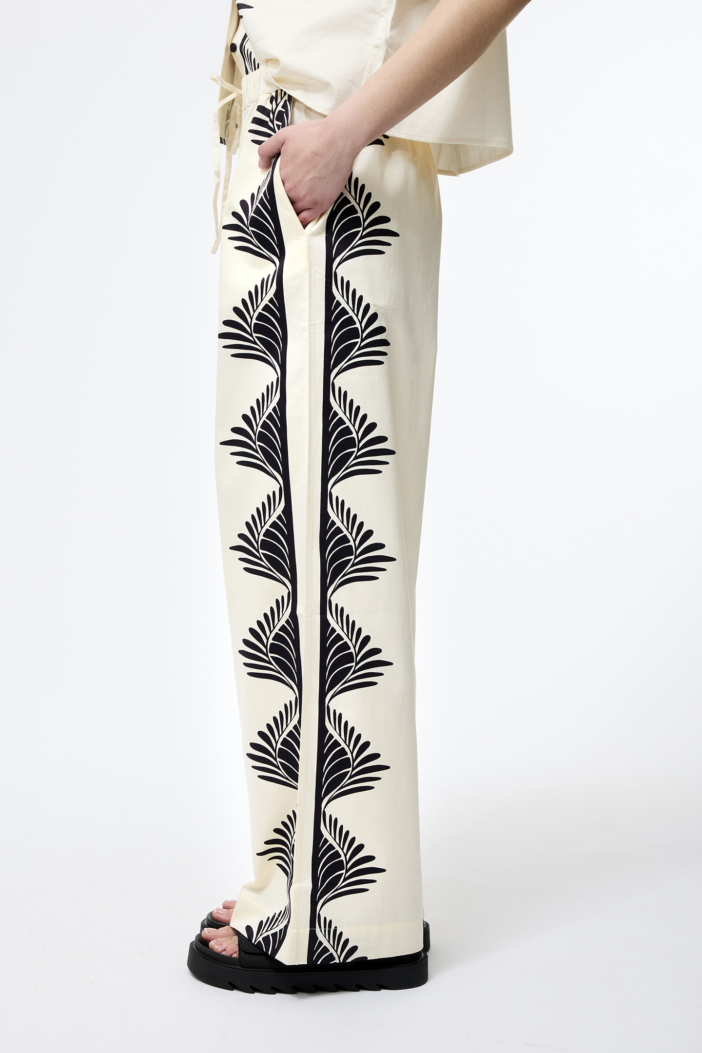 NOLA ALEXIS PRINTED TROUSER CREAM/BLACK 4