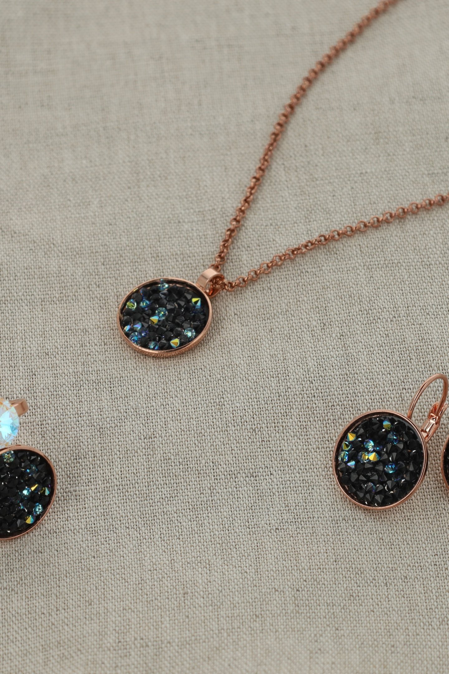 CLASSIC ROCKS NECKLACE BLACK 3