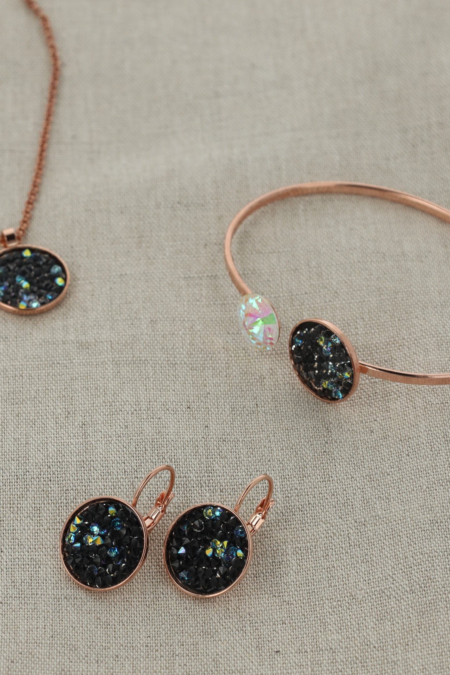 CLASSIC ROCKS NECKLACE BLACK 5