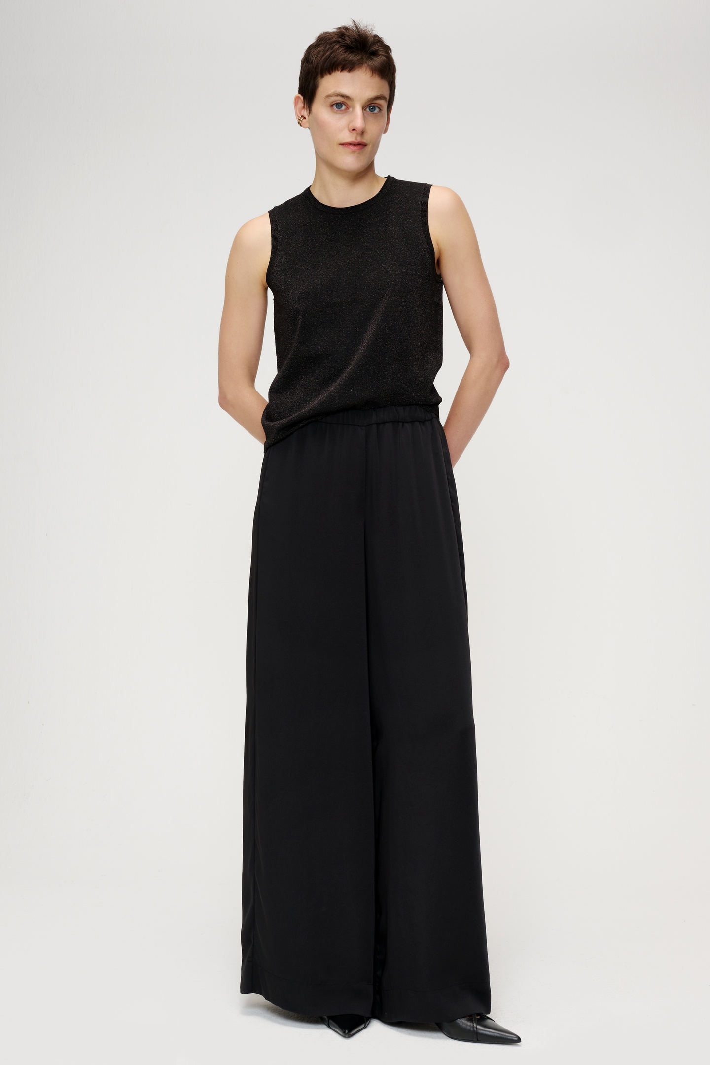 VISCOSE MIX SLEEVLESS TOP BLACK 1