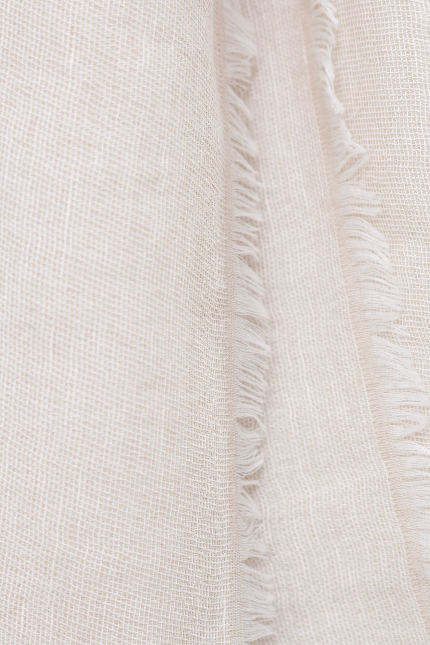 BEIGE SEMI-PLAIN SCARF WITH FRINGED EDGES 3