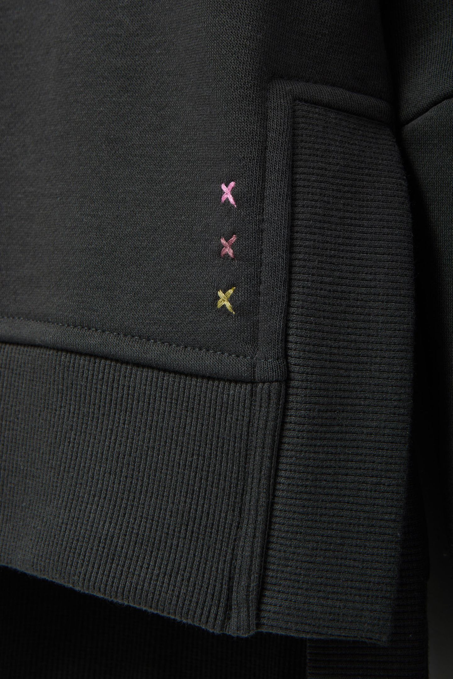 CREW NECK SWEATSHIRT BLACK SAND 4