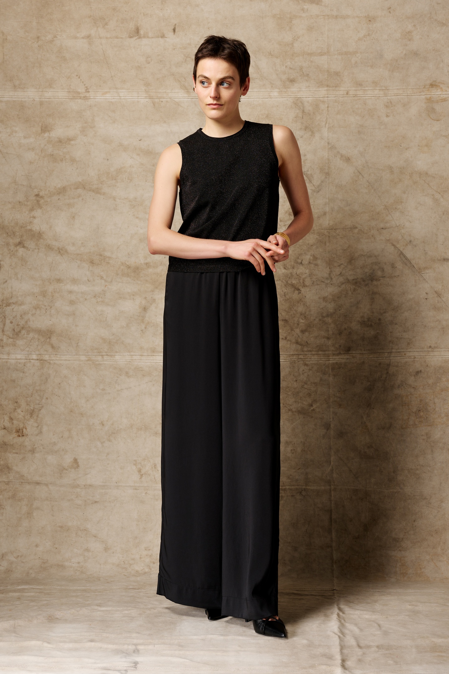 VISCOSE MIX SLEEVLESS TOP BLACK 4