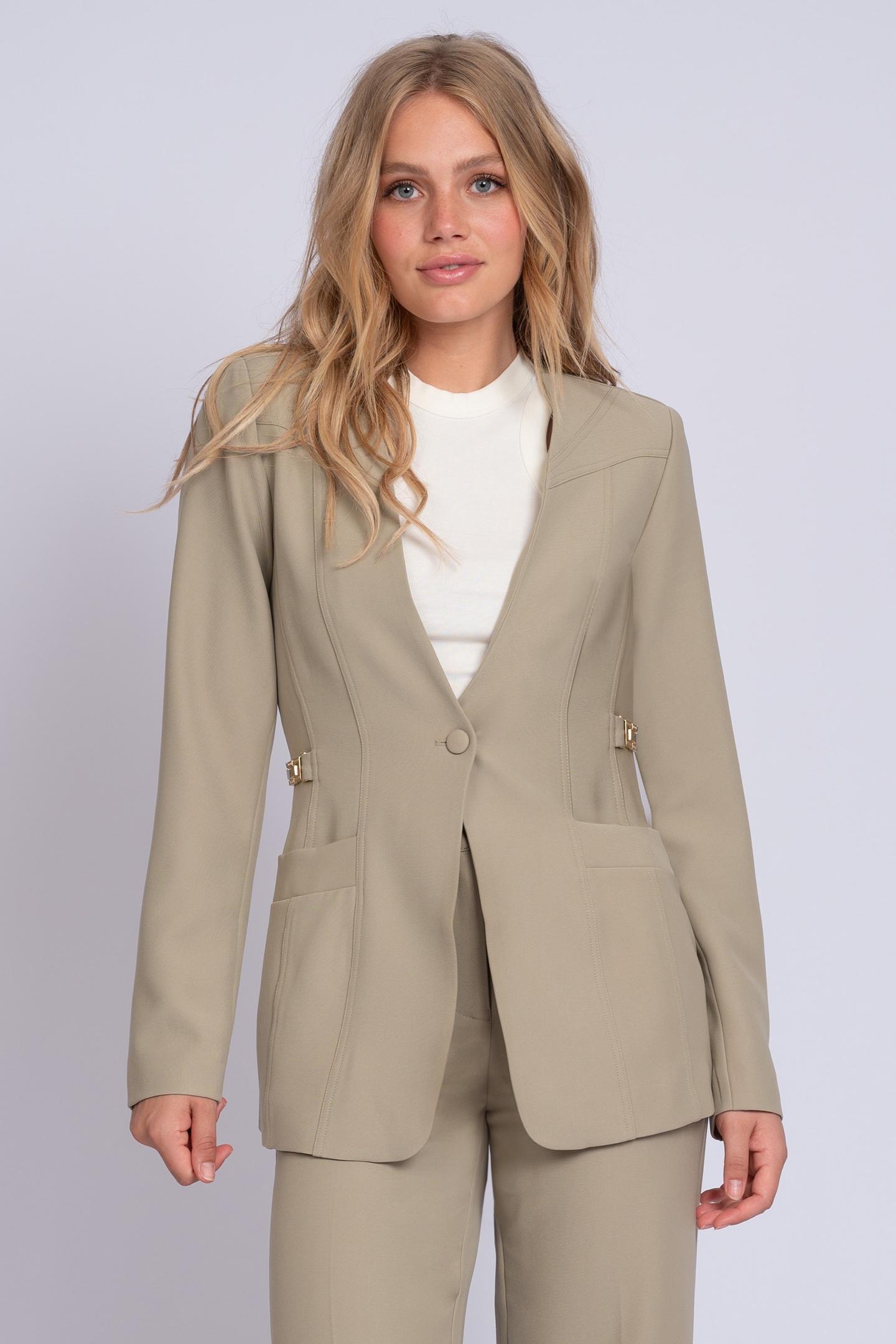 IRINGA BLAZER KHAKI by NIKKIE