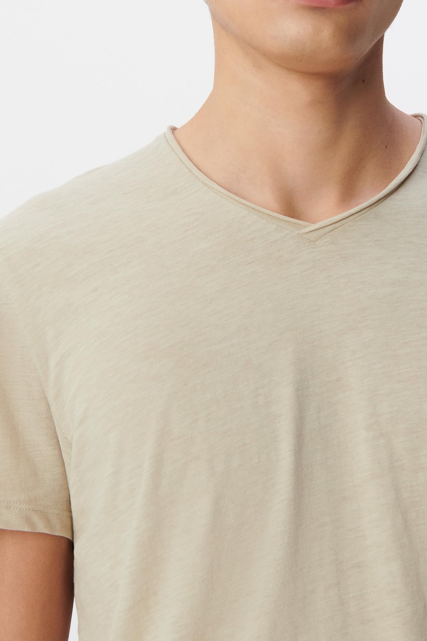 BEIGE ORGANIC COTTON ESSENTIAL V-NECK T-SHIRT 5