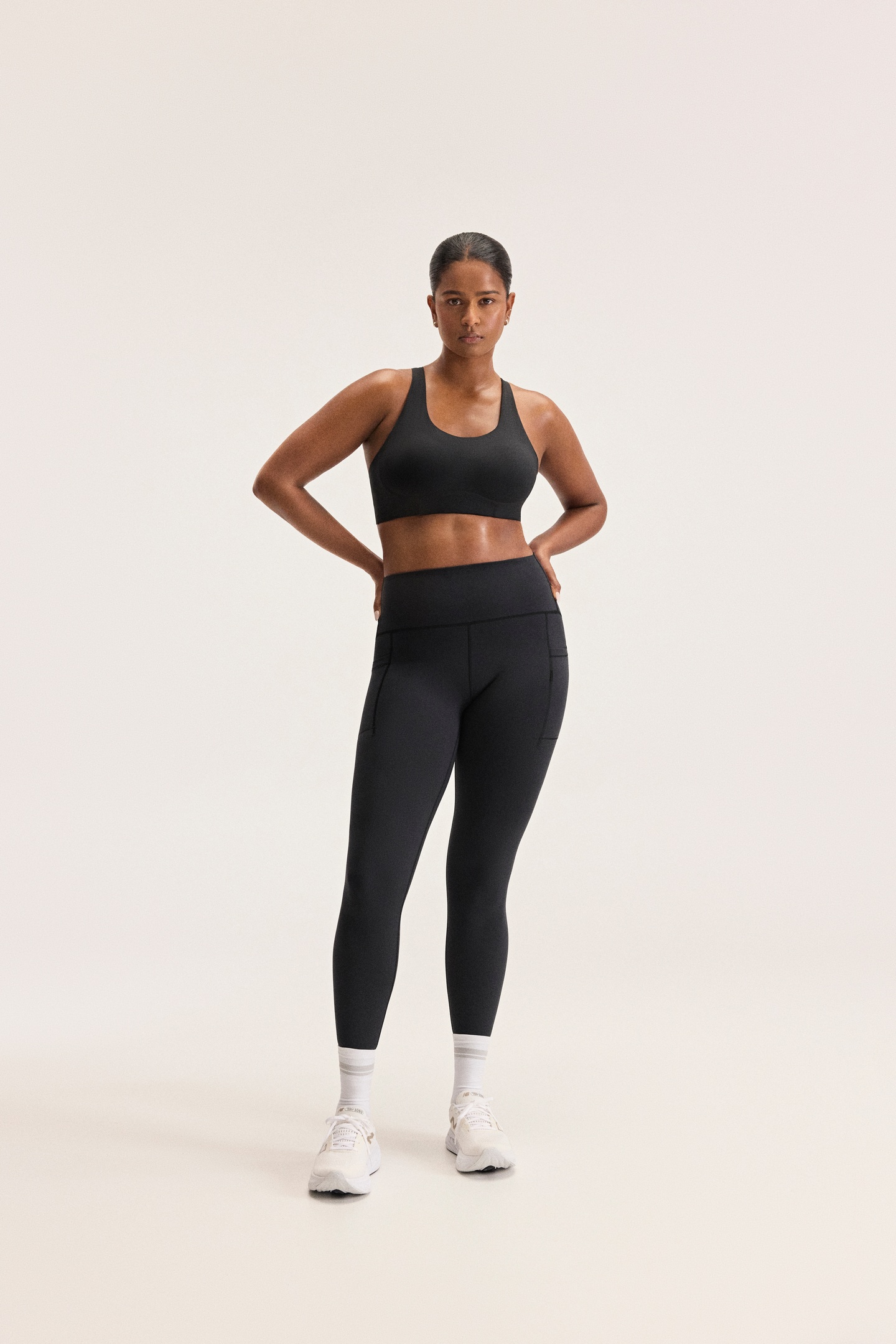 SLEEK POCKET HIGH RISE LEGGING BLACK (BK) 2