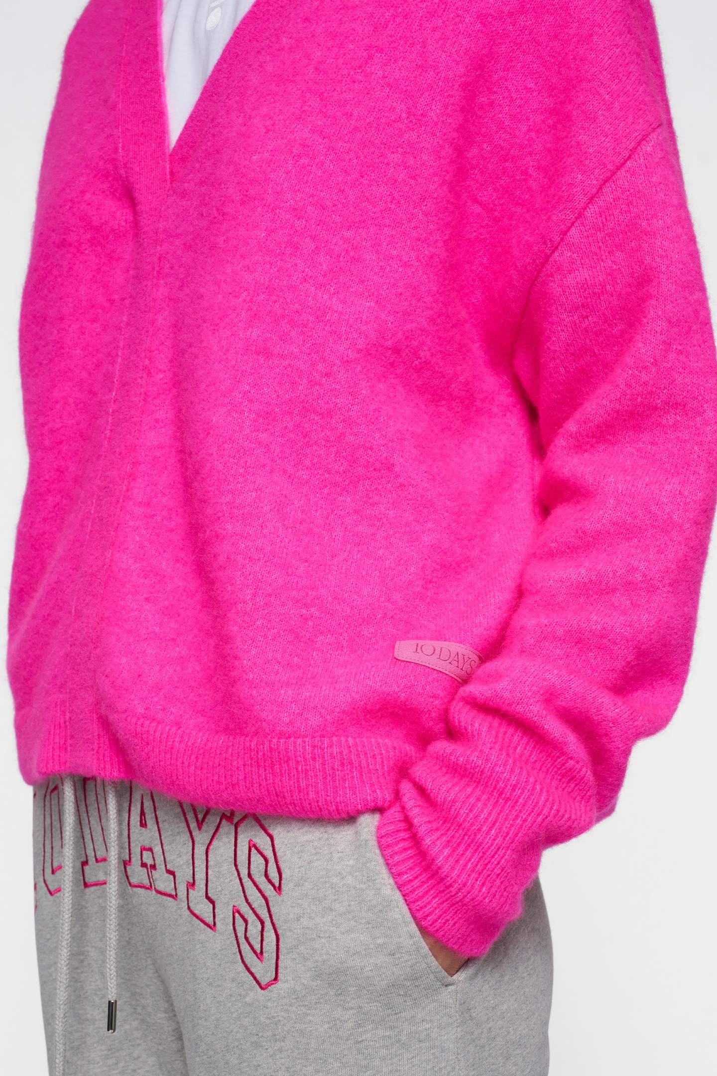 V-NECK KNIT SWEATER NEON PINK 6