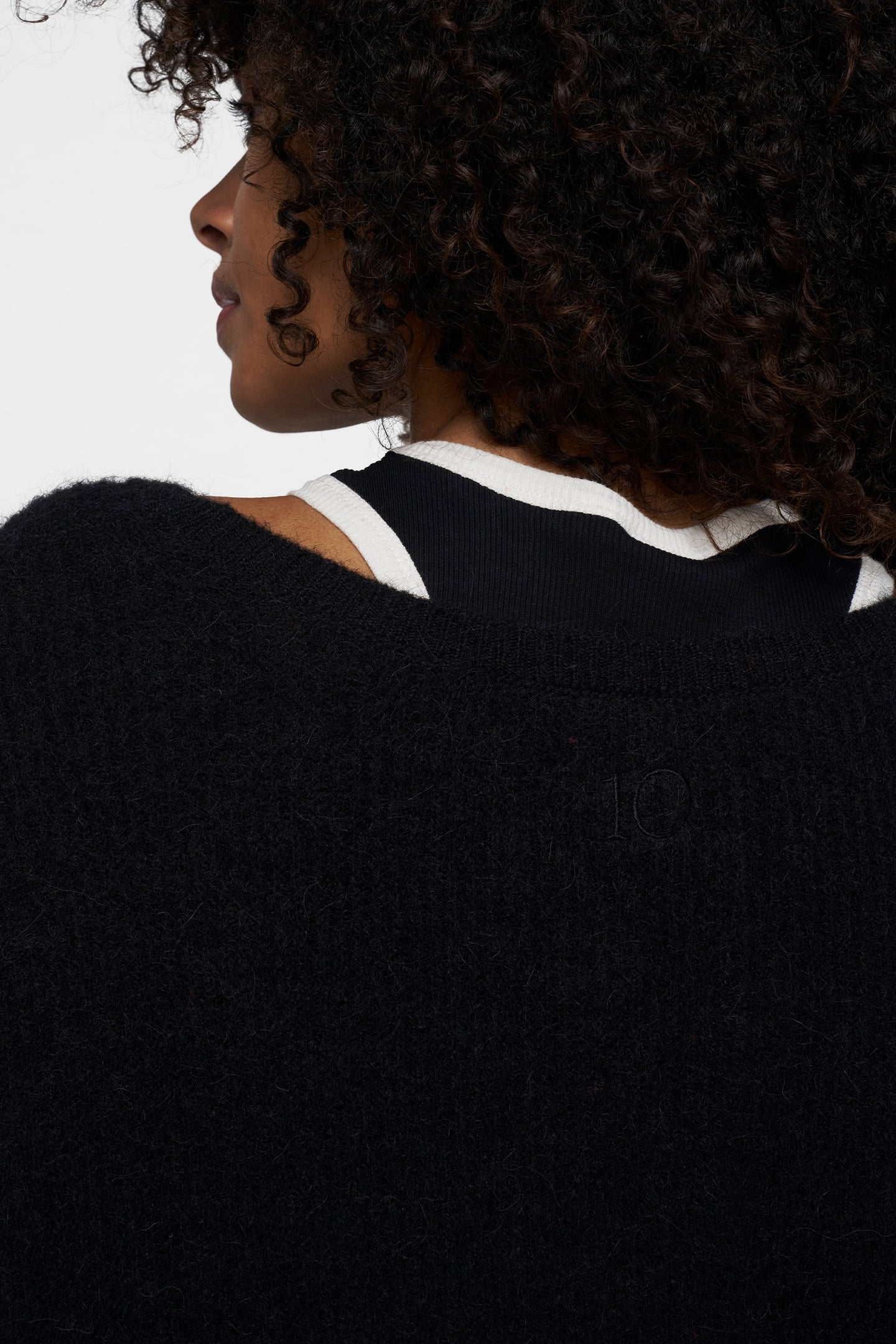 DEEP NECK KNIT SWEATER BLACK 7