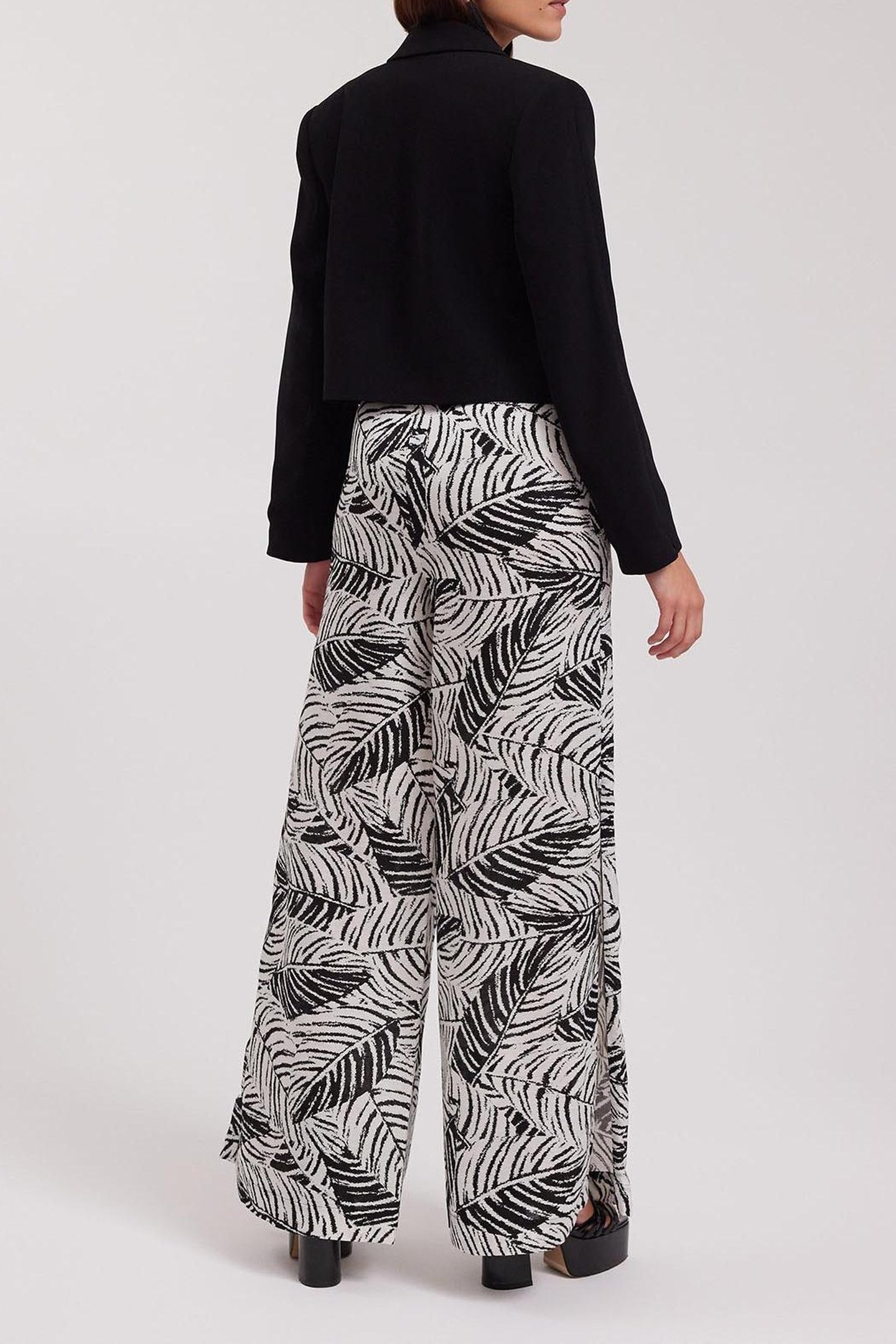 AURIANE BLACK/WHITE 2