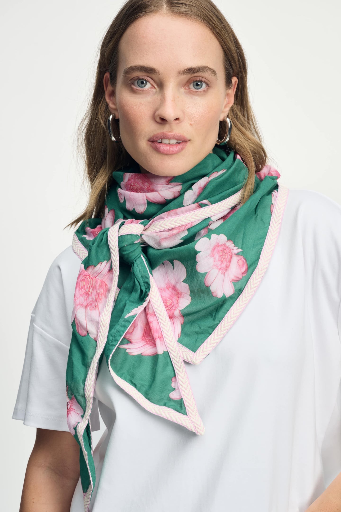 SHAWL - MEADOW FLOWERS GREEN 1