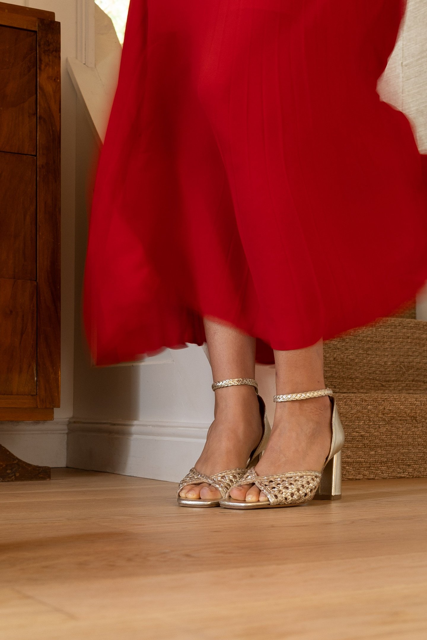 WOVEN LEATHER SANDALS WITH GOLD HEEL GOLD 7