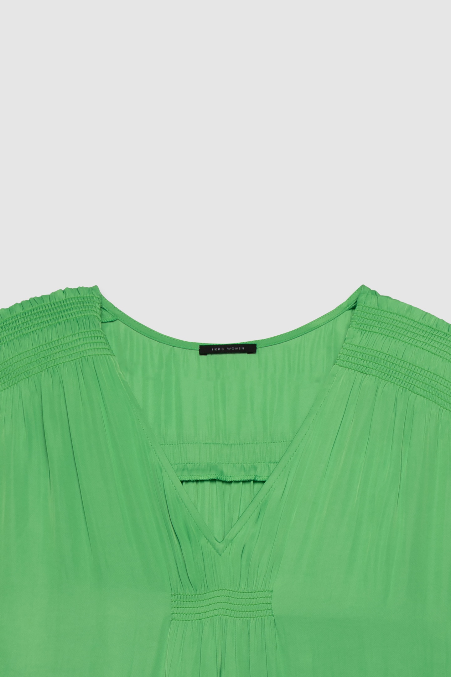 GREEN V-NECK SHORT-SLEEVE TOP 2