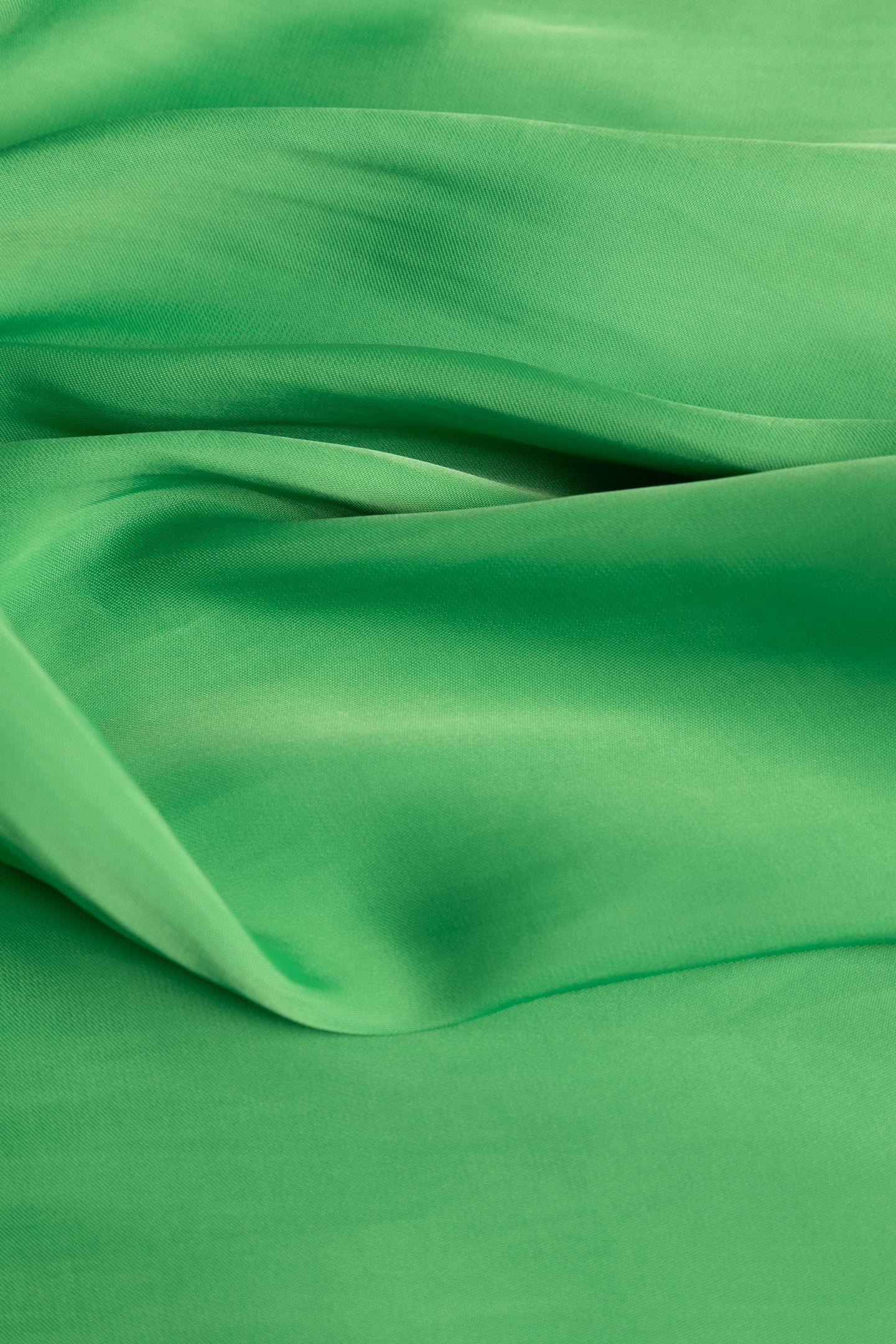 GREEN V-NECK SHORT-SLEEVE TOP 3