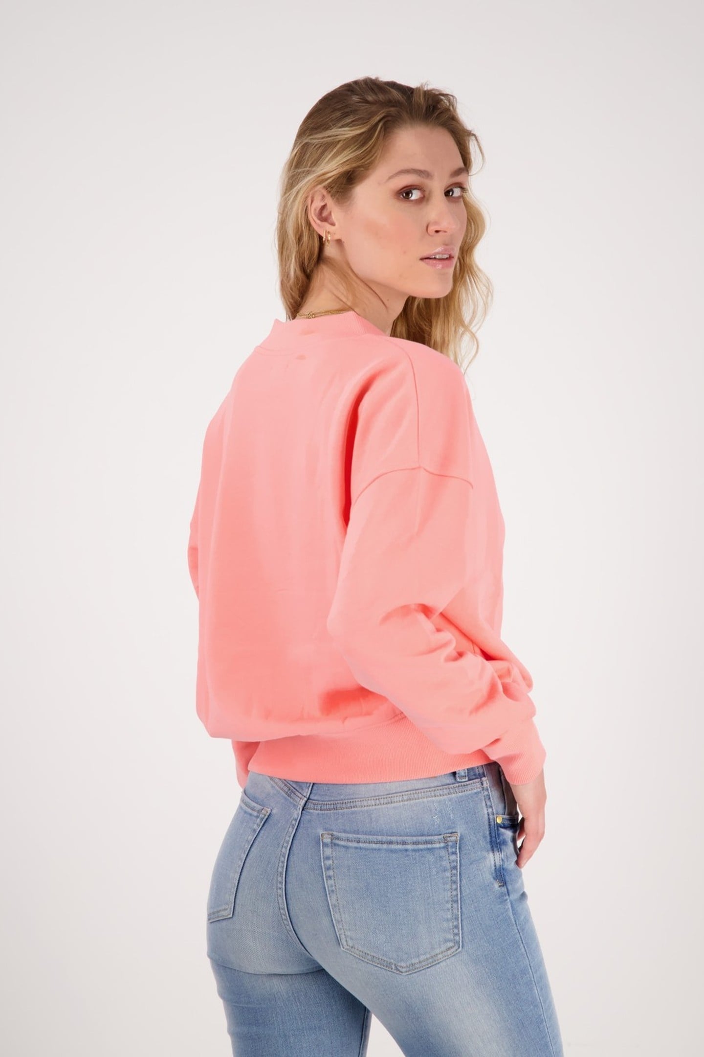 NOAH V-NECK PEACH PINK 3