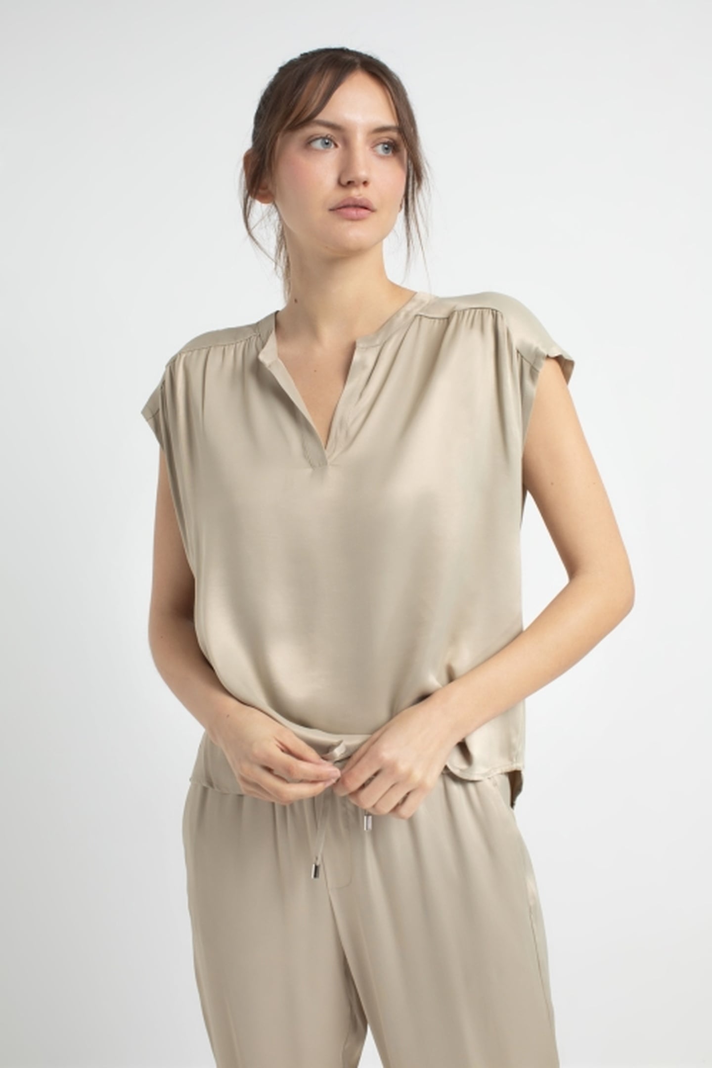 JAIMY BLOUSE LIGHT OLIVE 1
