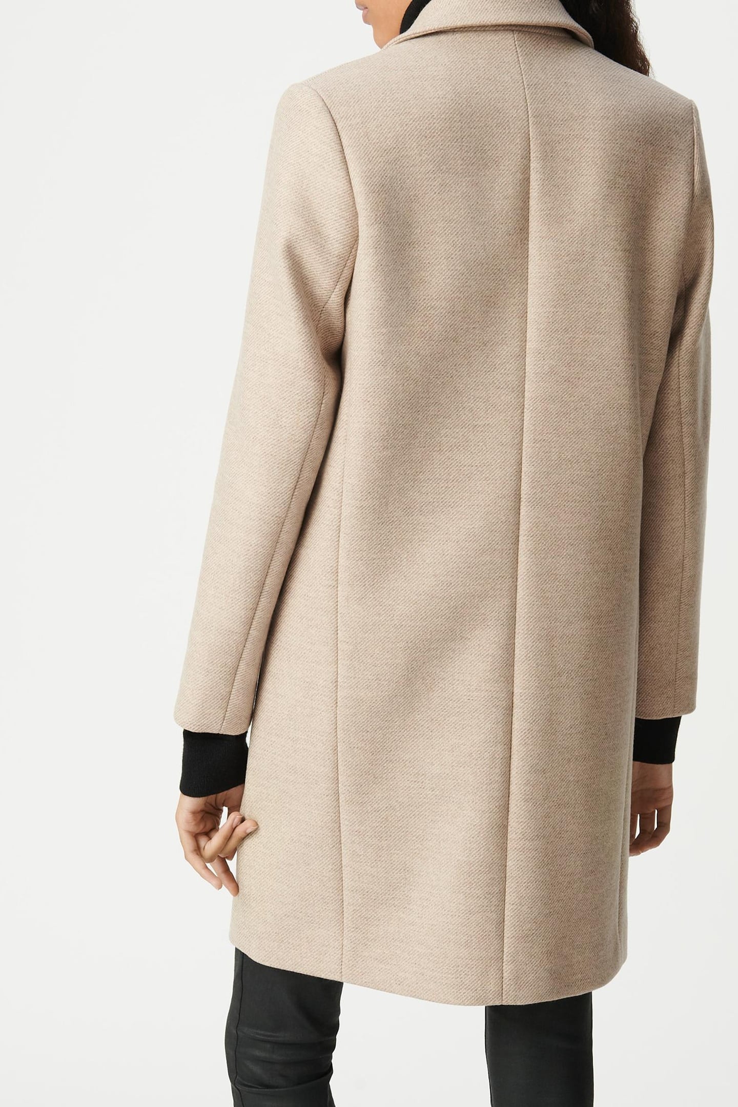 STRAIGHT SESAME COAT DECORATED WITH RHINESTONE BROOCH 3