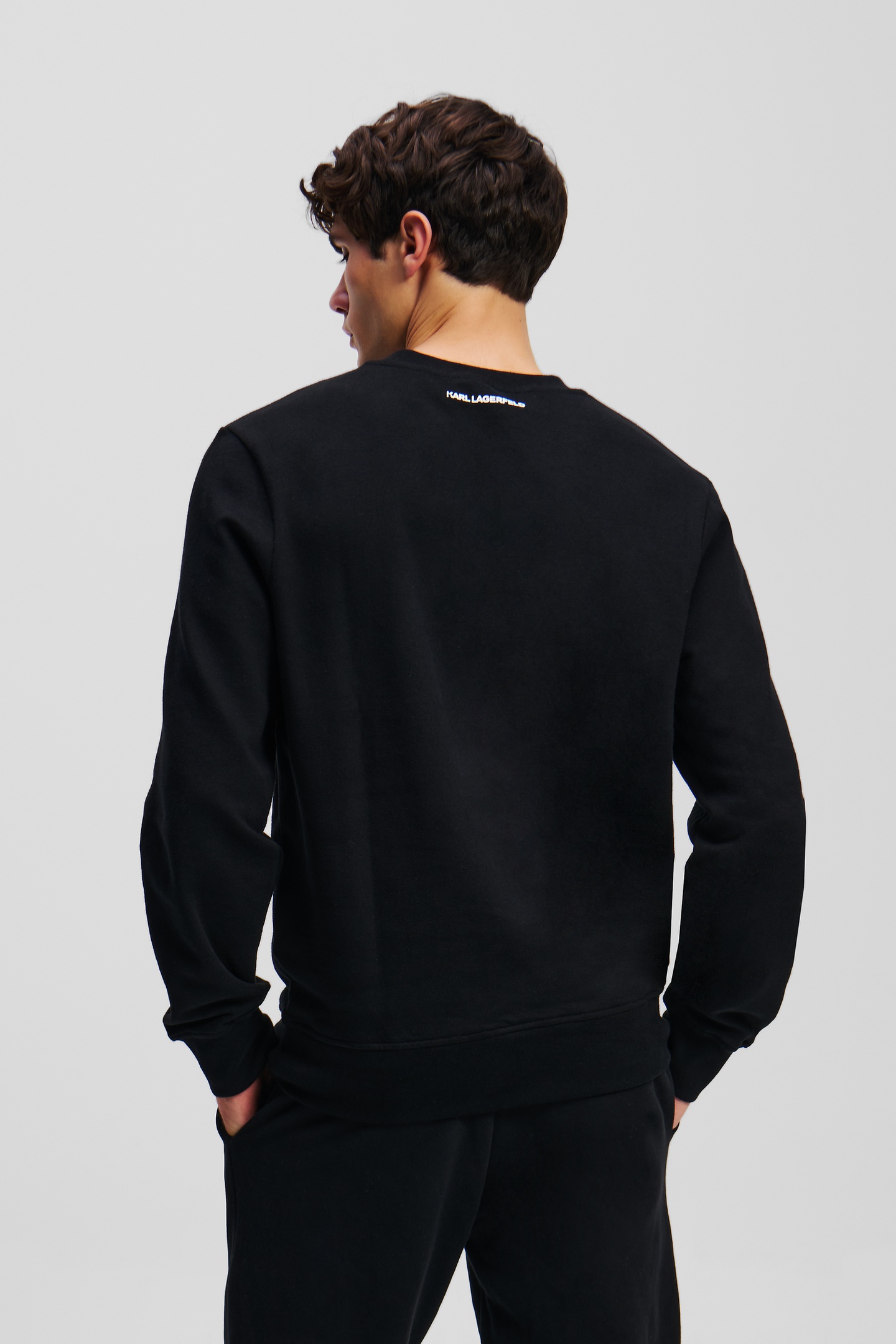 BLACK ESSENTIAL LOGO SWEATSHIRT 4