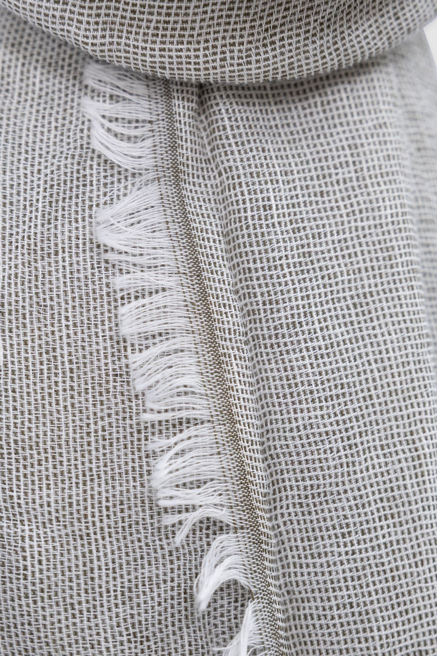 KHAKI SEMI-PLAIN SCARF WITH FRINGED EDGES 3