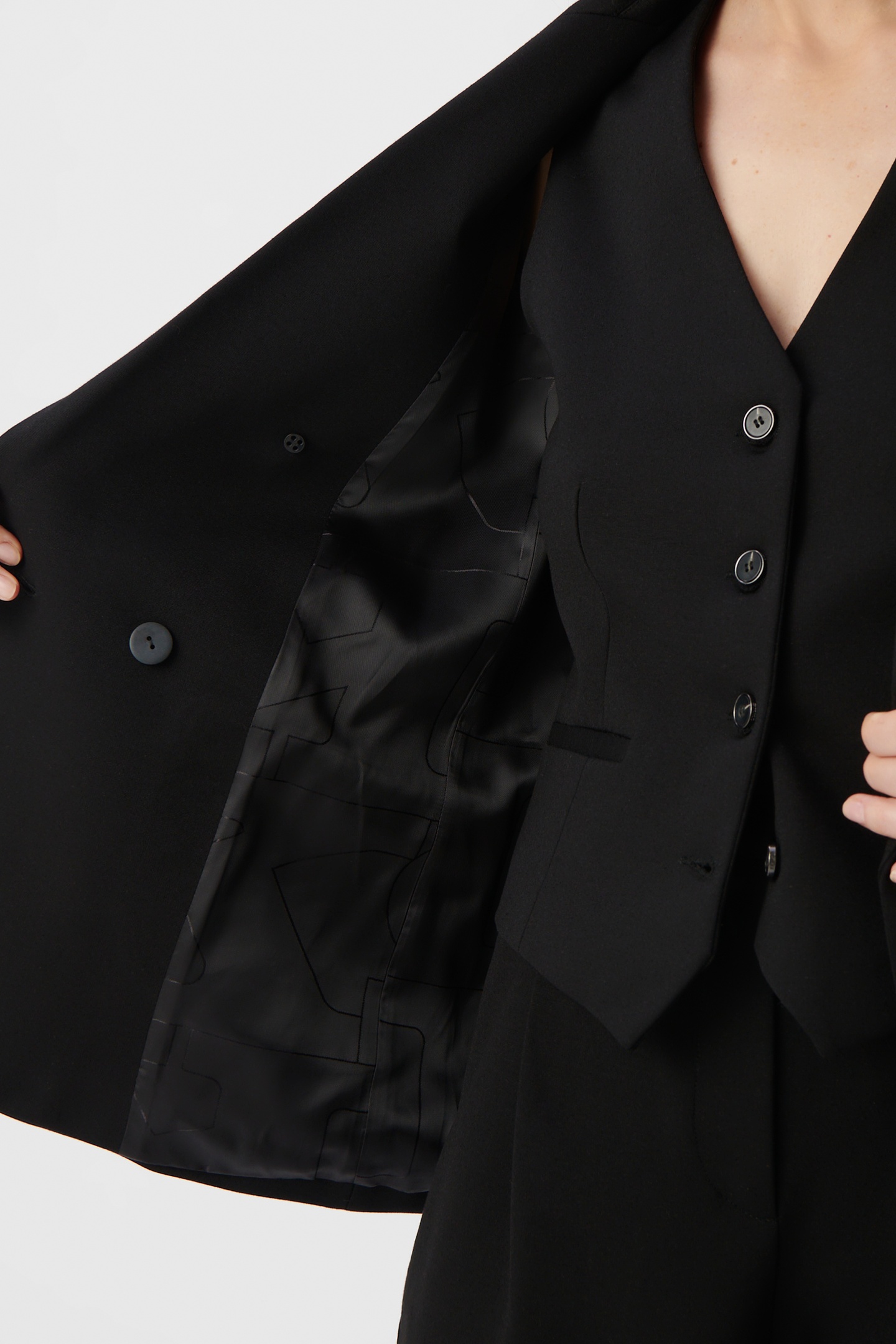 SCHWARZER WEITER BLAZER AUS MILANO-STRICK 7