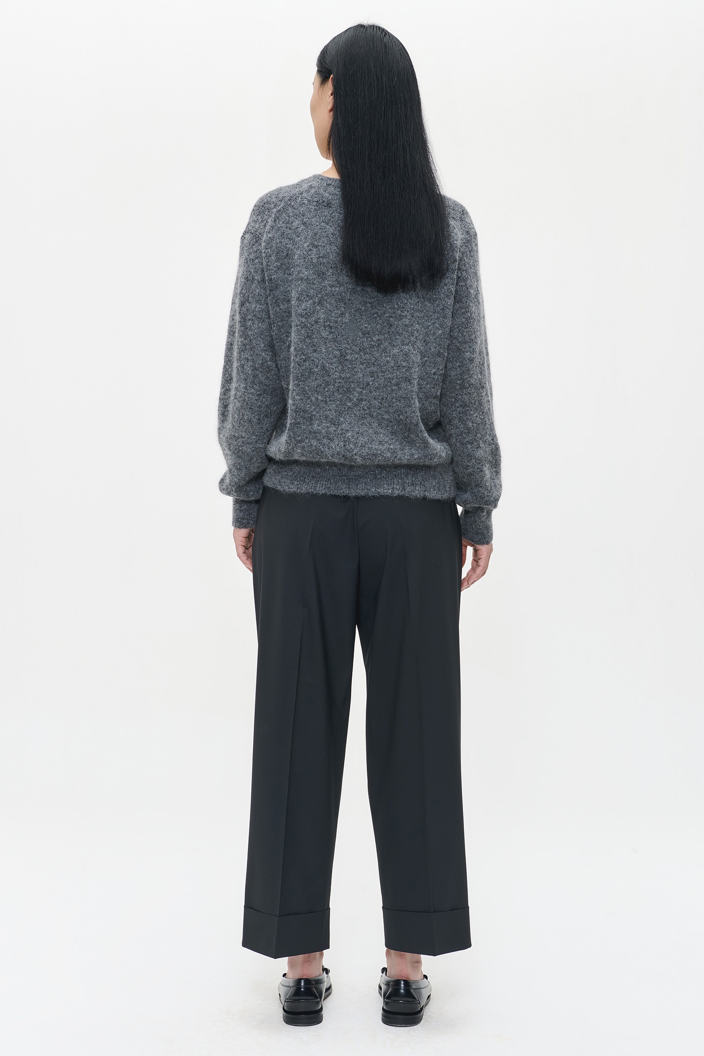 ALPACA RELAXED V-NECK PULLOVER CHARCOAL 2