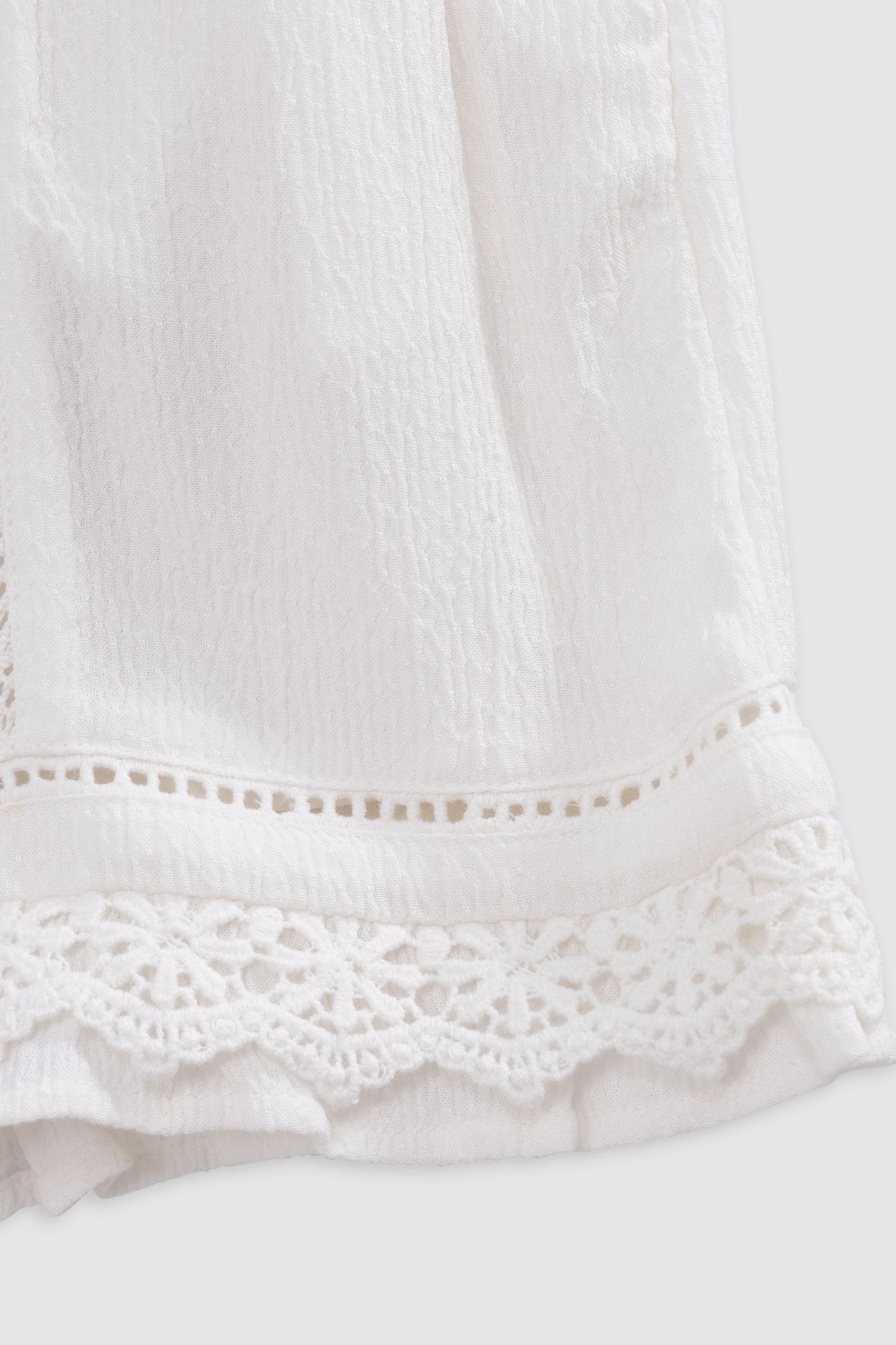 ECRU SHORTS WITH BOHEMIAN LACE DETAILS 4